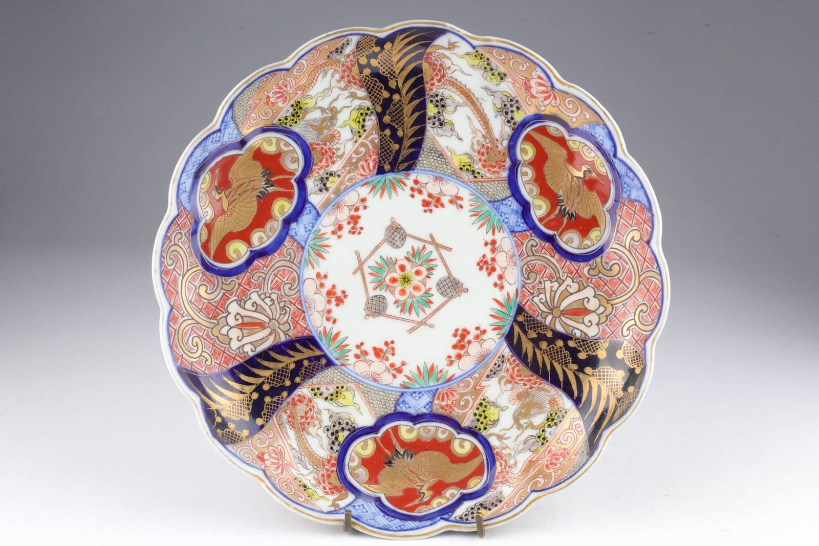 Antique Japanese Gilt Imari Brocade Scallop Plate: Antique Japanese Gilt Imari Brocade Porcelain Plate. 8.5 inches diameter.