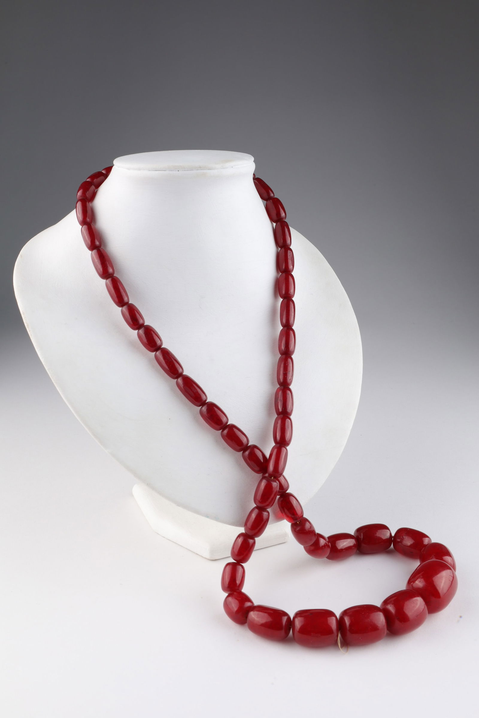 Antique Faturan Bakelite Graduated Bead Necklace: Antique Faturan Cherry Bakelite Graduated Bead Necklace. 32 inches circumference, 104.7 grams. Largest barrel bead measures 1 inch.