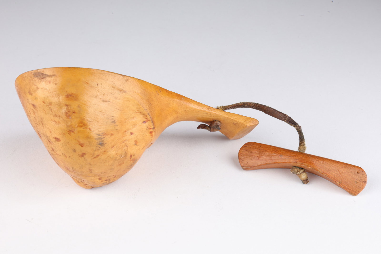 Antique Native Burl Wood Canoe Cup Scoop: Antique Native Burl Wood Canoe Cup Scoop. Scoop measures 5.5 x 3 x 2 inches, canoe toggle measures 3 inches L.