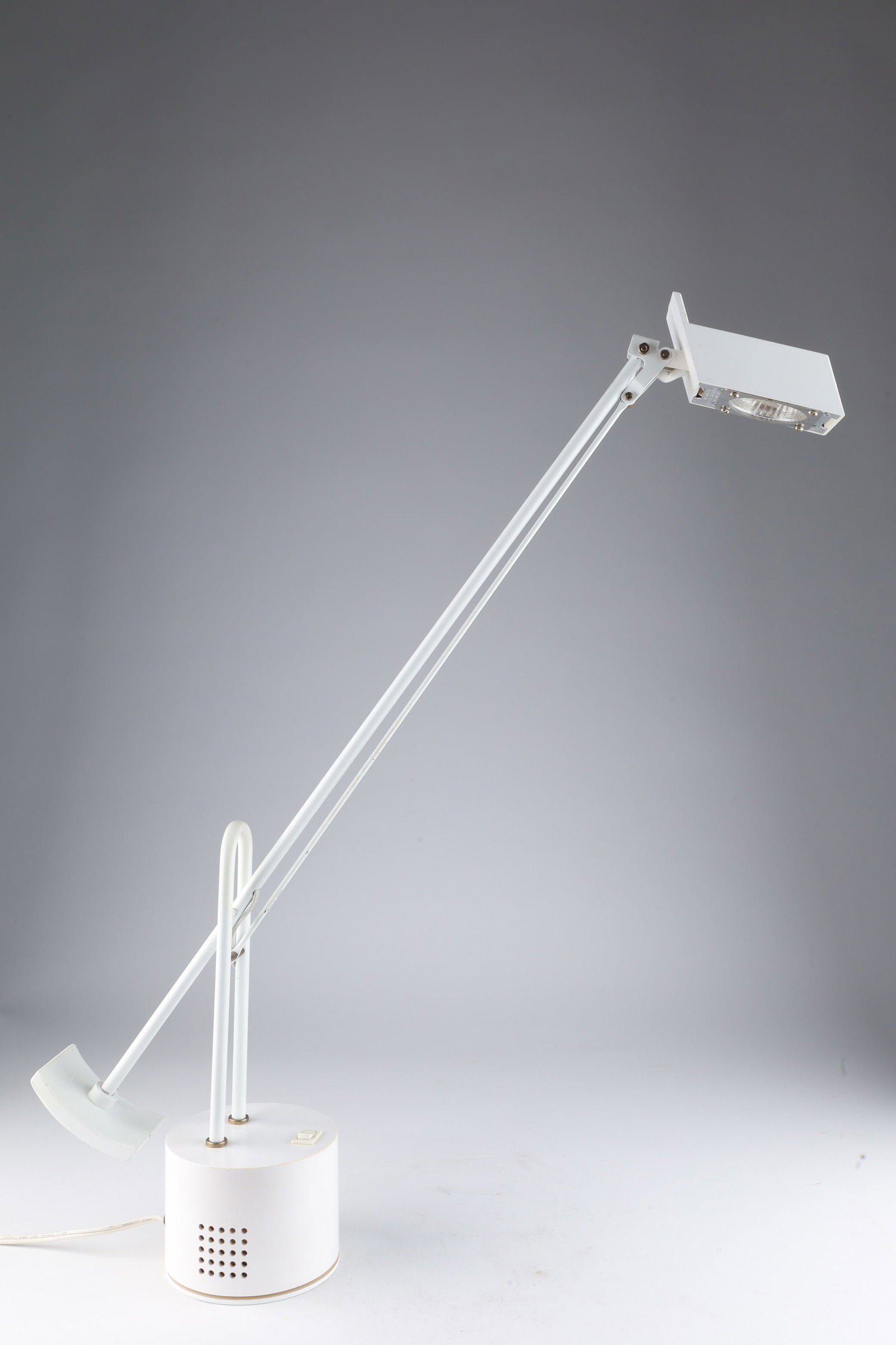 1980s Cantilever Desk Lamp / Richard Sapper Style: 1980s Cantilever Desk Lamp / Richard Sapper Style. 25 inches x 27 W.
