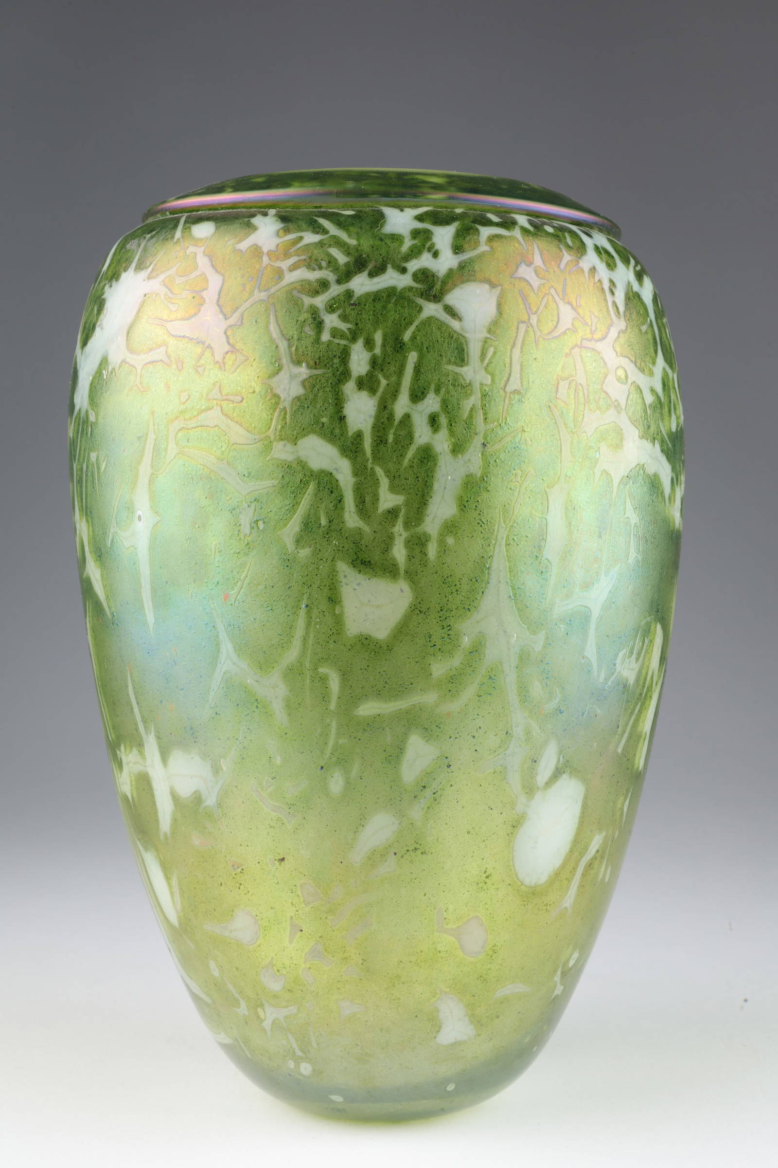 Robert Held Skookum Iridescent Art Glass Vase Auction