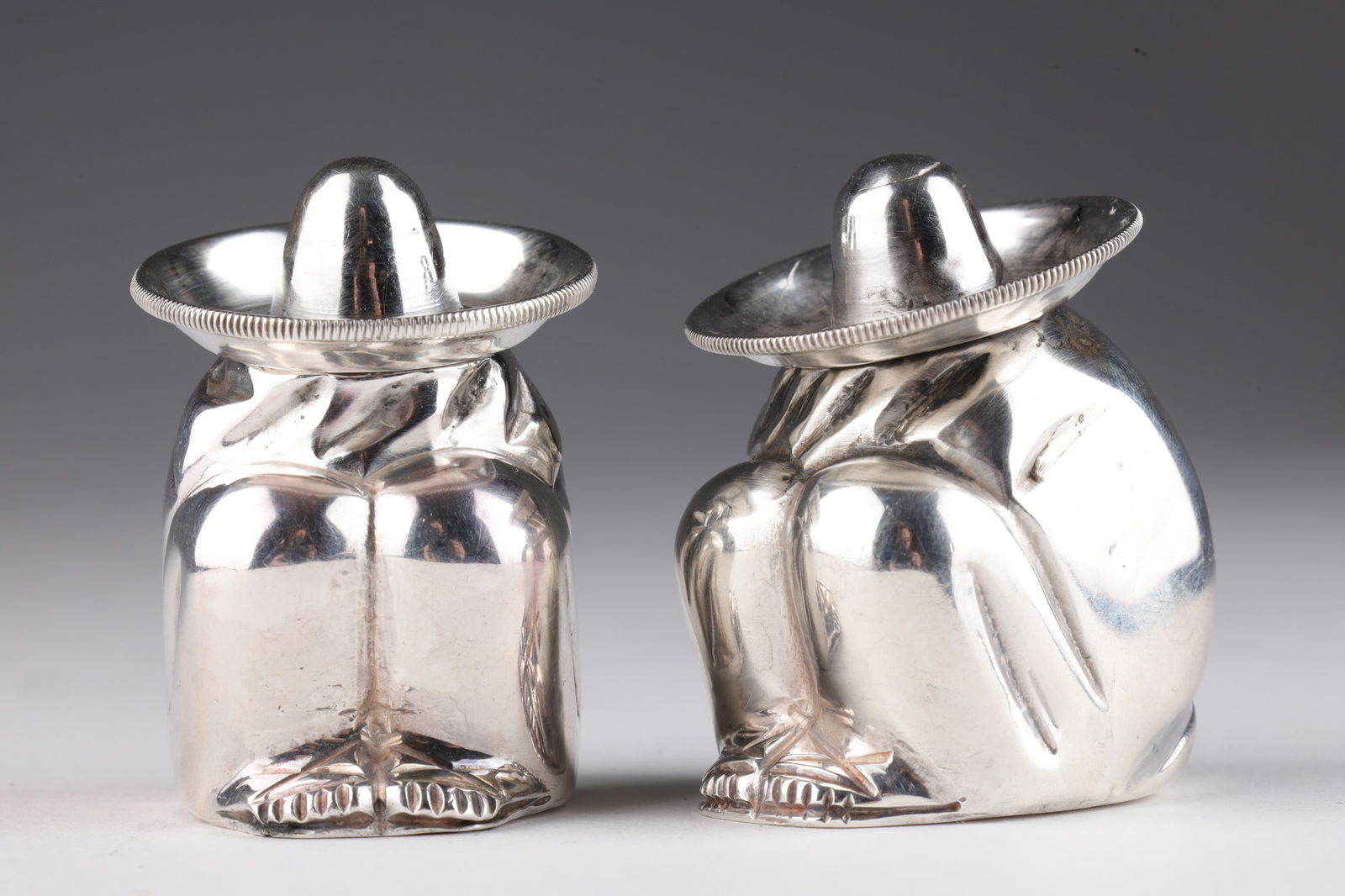 Sanborns Mexican Sterling Salt Pepper Shakers (1 of 6)