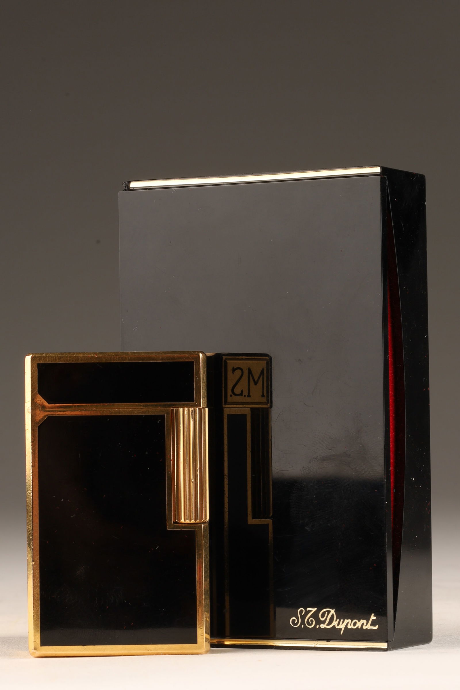 Dupont Paris Chinese Black Enamel Gold Lighter (1 of 6)