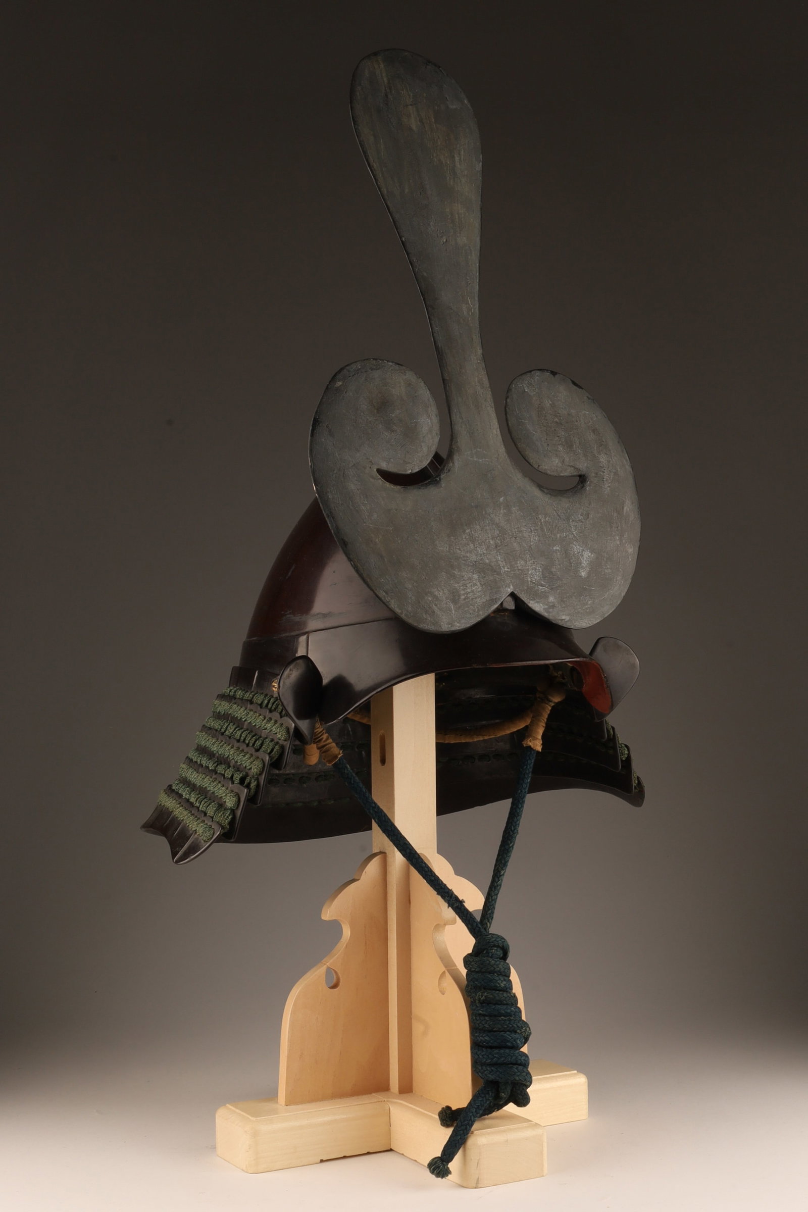 Antique Japanese Samurai Momonari Kabuto Helmet: Antique Japanese Samurai Momonari (peach-shaped) type samurai kabuto with mountain maedate. Beautiful with or without the maedate. In very good condition for age. Helmet measures 13 inches W x 13 deep
