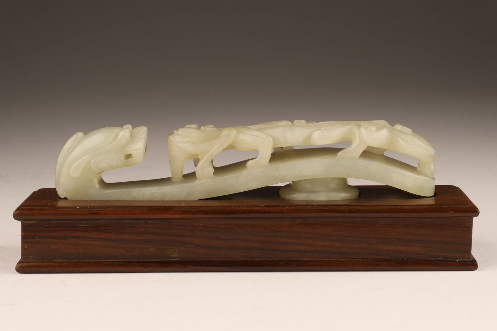 Antique Chinese Jade Dragon Belt Buckle on Stand (1 of 12)