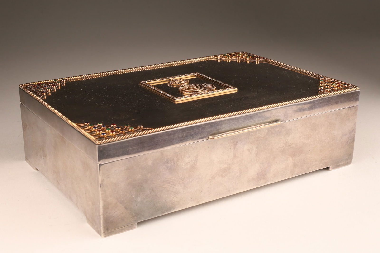 King Farouk Queen Farida Sterling Box Gold, Diamonds (1 of 17)