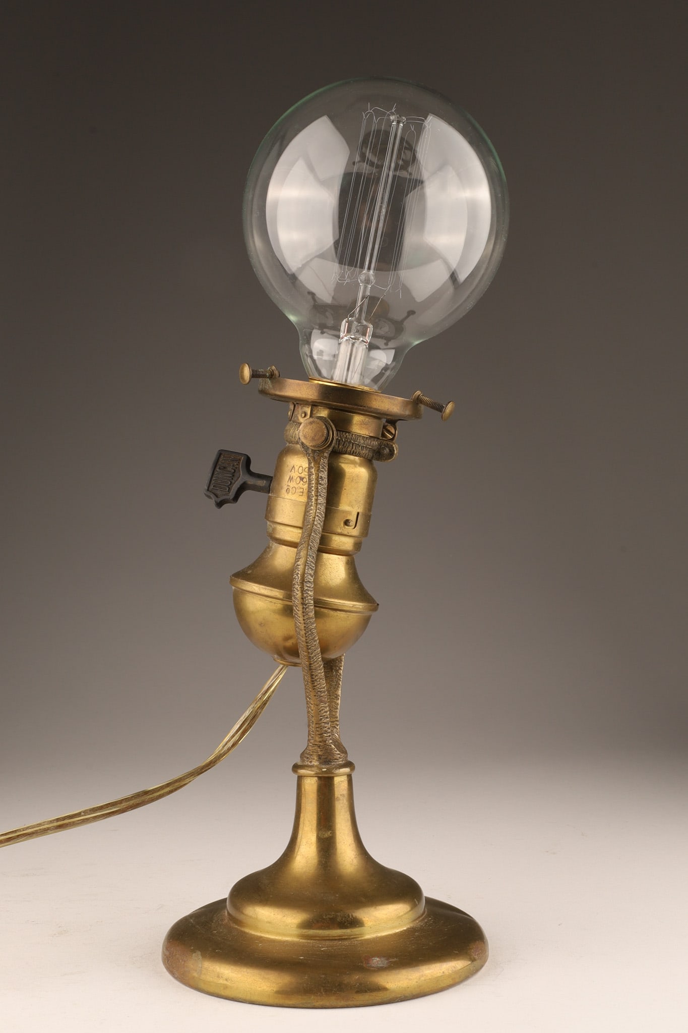 Antique Brass Wall Mounted Ship Gimbal Lamp Light (1 of 7)