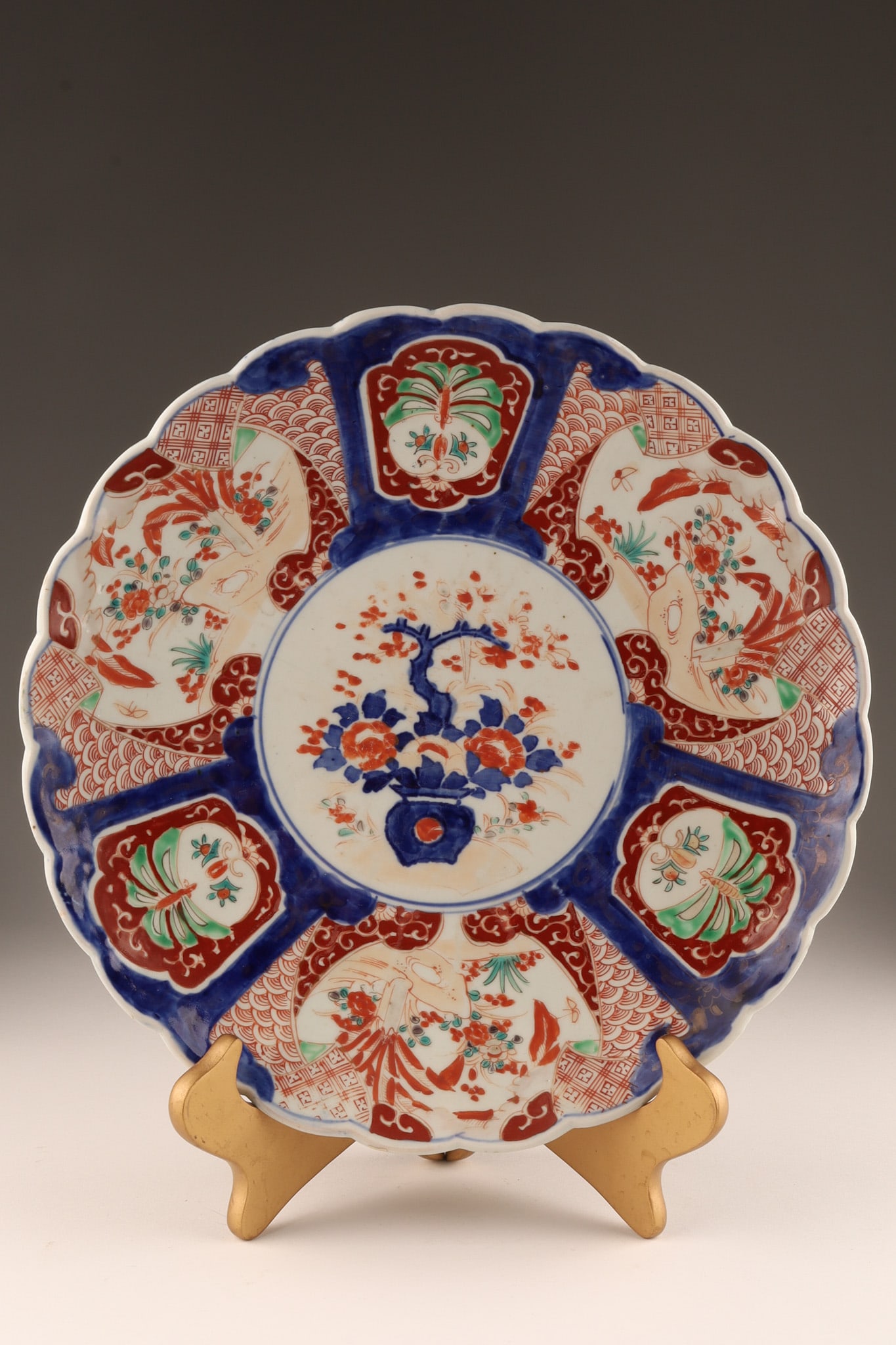 Antique Japanese Imari Scalloped Porcelain Plate: Antique Japanese Imari Scalloped Porcelain Plate. 12 inches diameter.