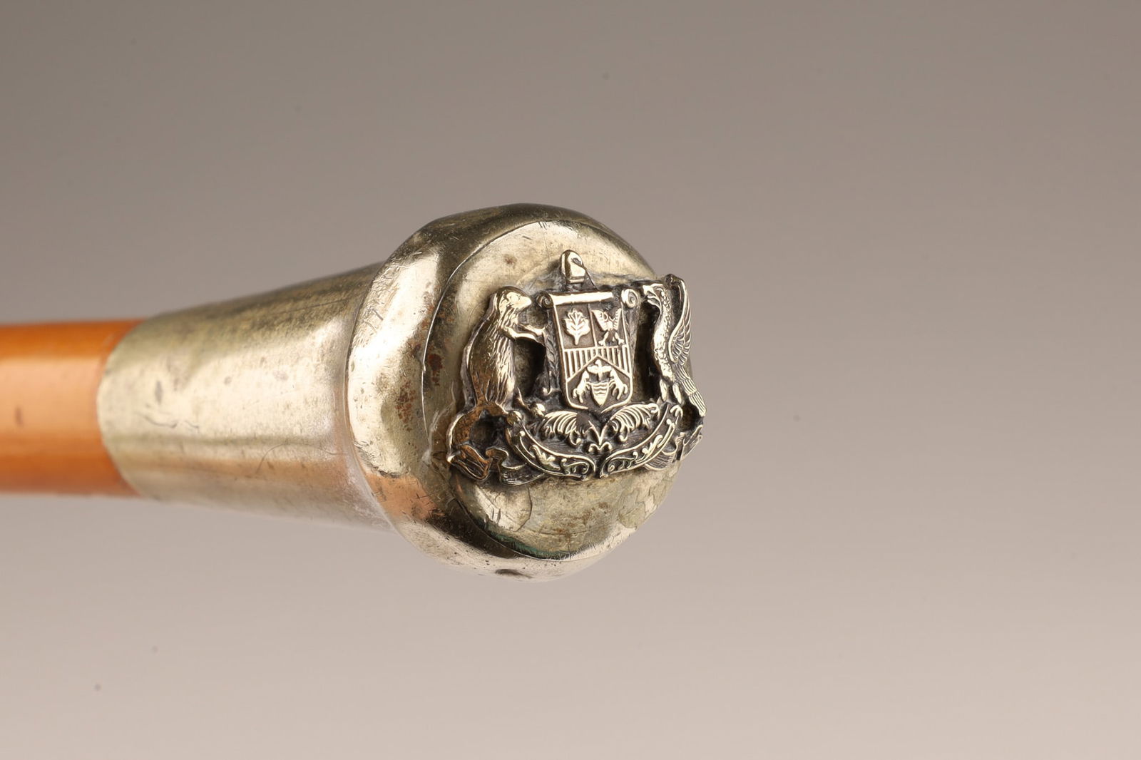 Antique Heraldic Beaver Crest Cane Swagger Stick (1 of 3)