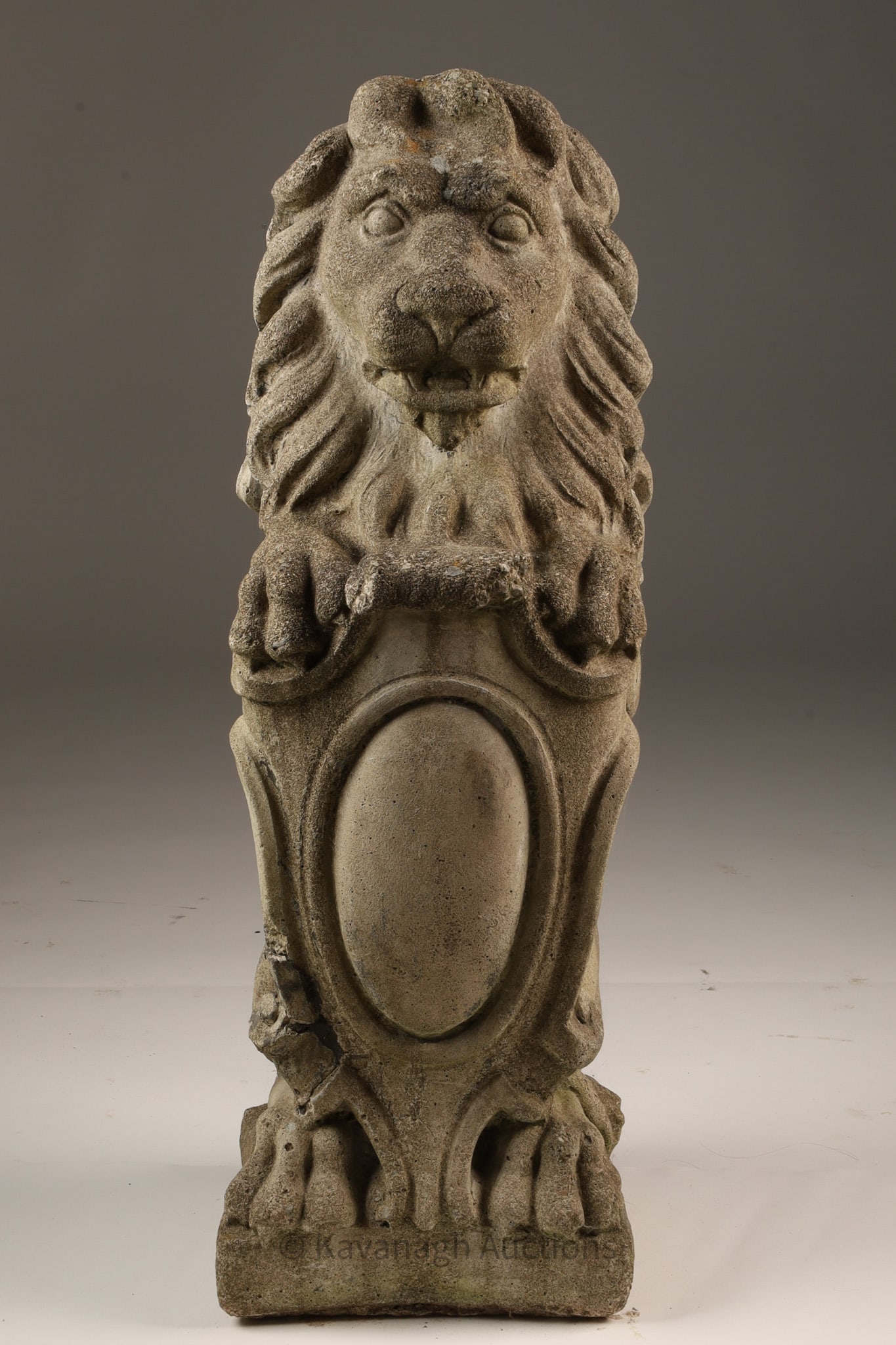 Antique Concrete Heraldic Lion Garden Statue (1 of 7)