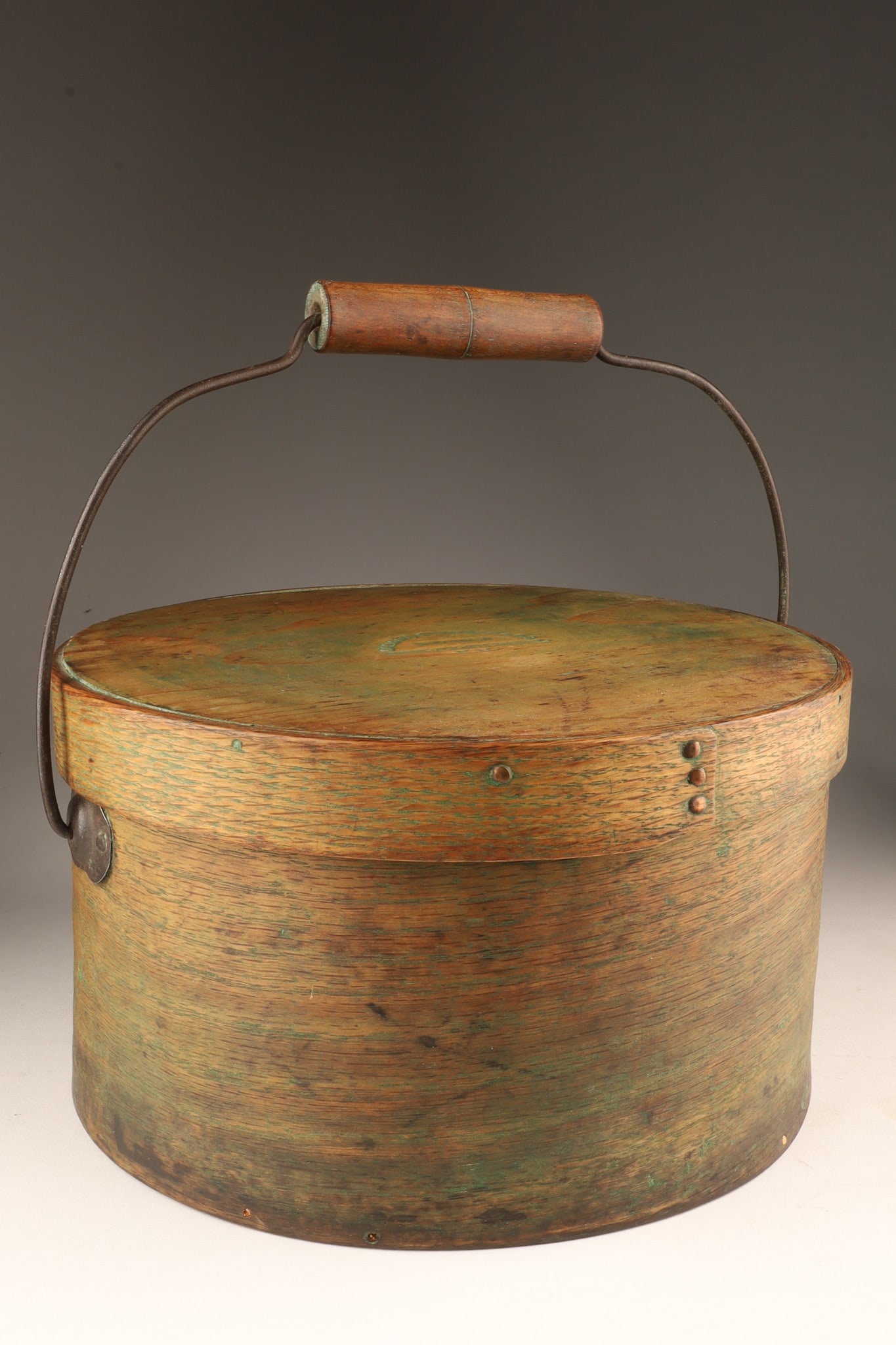 Antique American Wooden Pantry Box Wire Handle: Antique American Round Bentwood Pantry Box With Lid Bail Wire Handle. Marked on lid, Holman Heywood and Co. Traces of green stain, measures 9.5 inches diameter x 5.5 H, excluding handle.