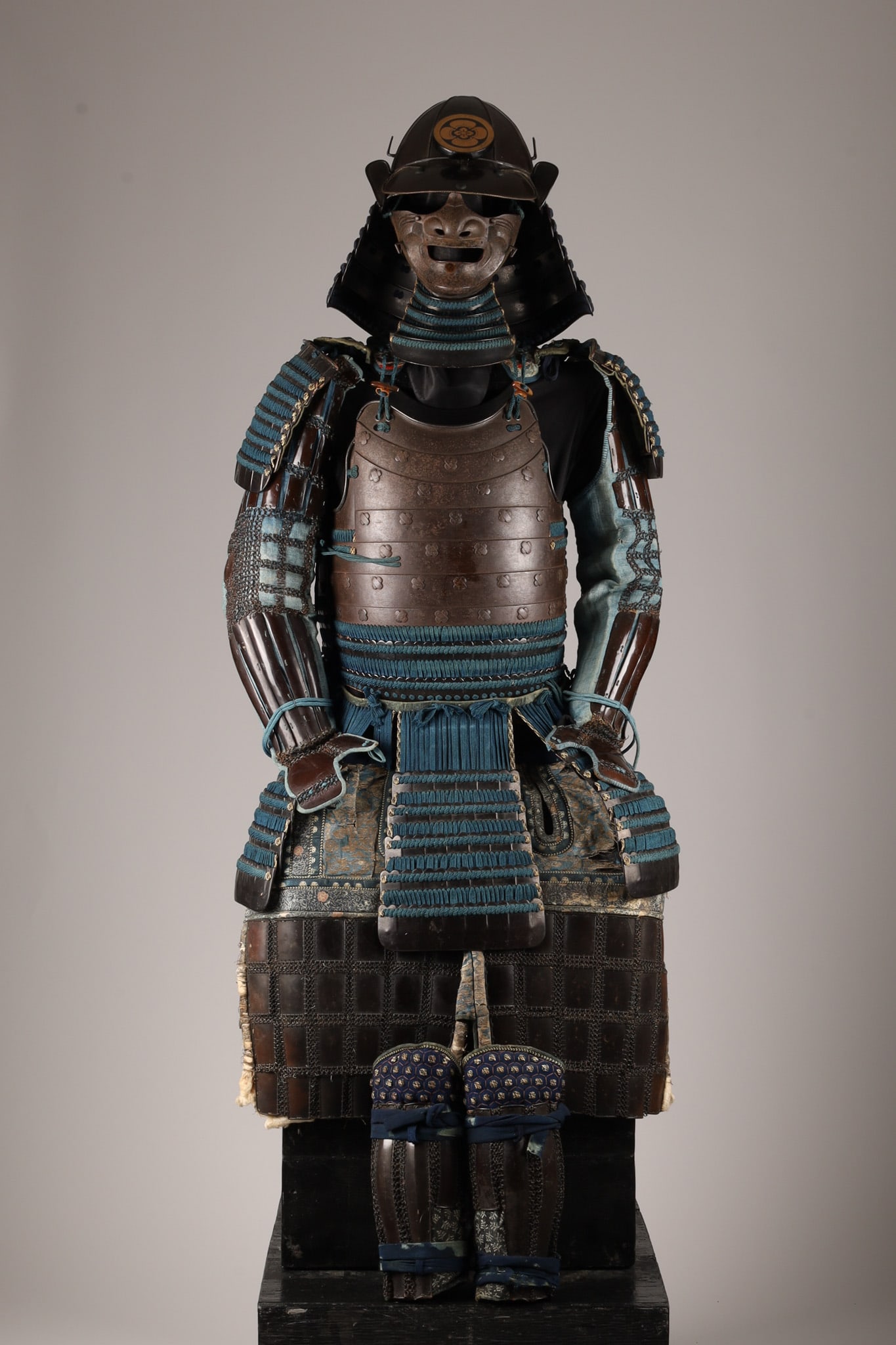 Antique Japanese Tetsusabiji Samurai Armor (1 of 18)