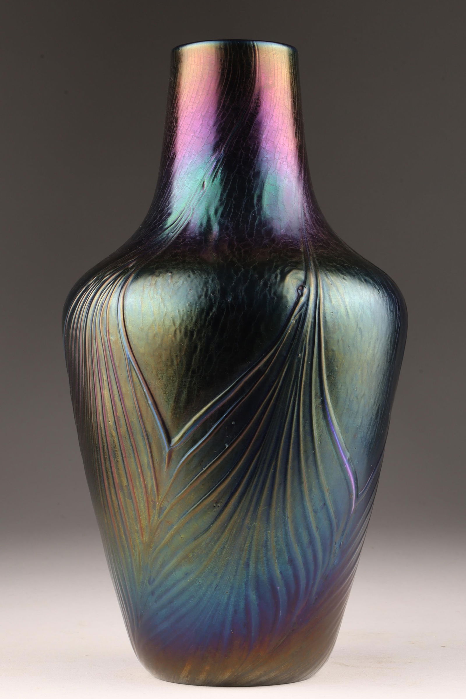 Robert Held SKOOKUM Iridescent Art Glass Vase (1 of 9)