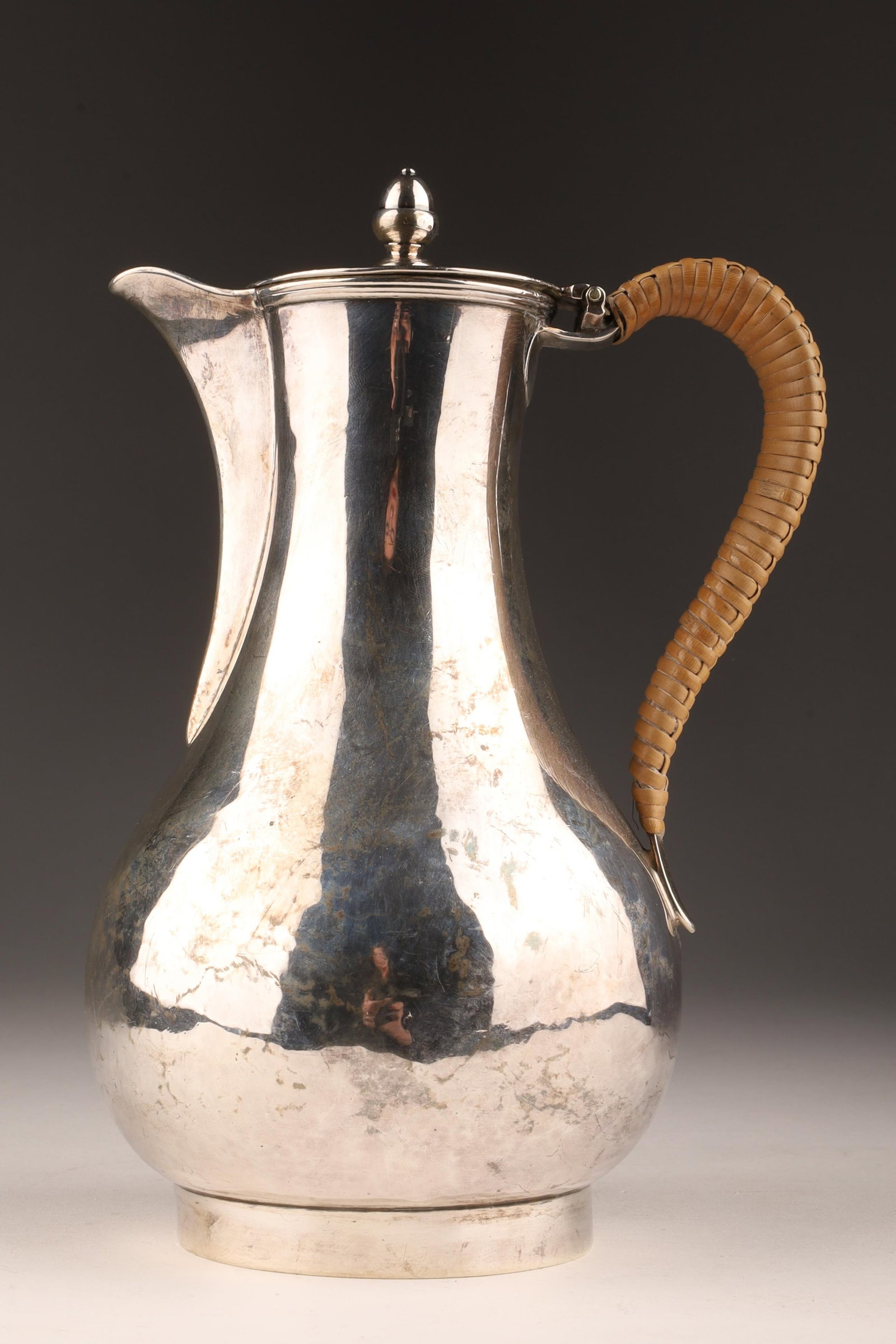 1793 Georgian Sterling Hot Water Jug / Pot: Georgian Sterling Hot Water Jug / Pot Hallmarked London, John Wakelin and Robert Garrard. Date letter 1793. Total weight 378.8 grams, measures 7.5 inches H x 5 W.