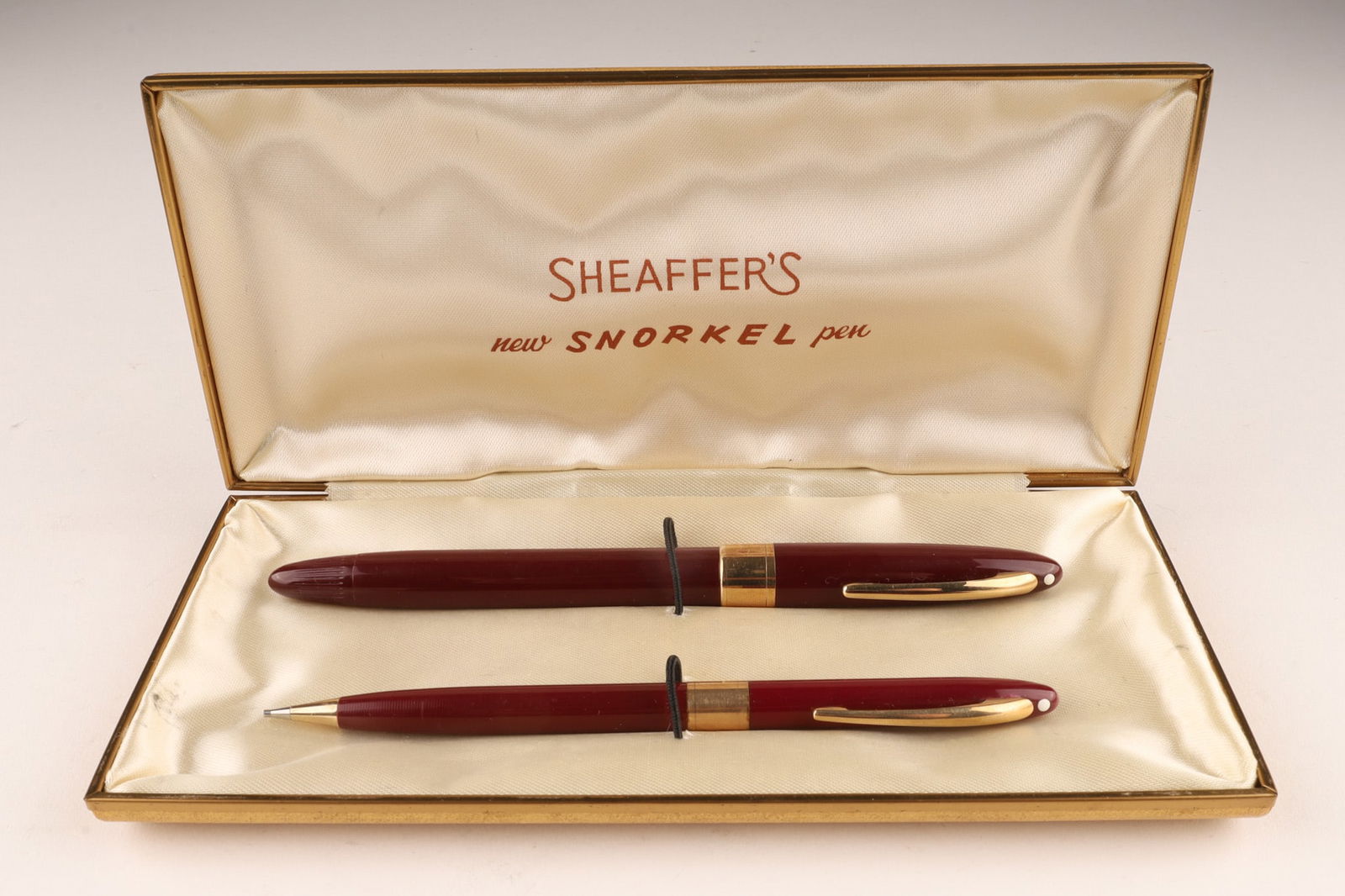 Sheaffer's Burgundy Snorkel Fountain Pen Pencil (1 of 7)