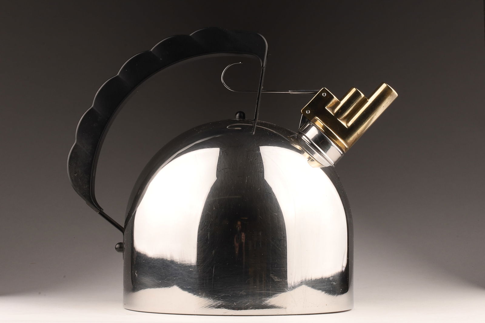 Mod Alessi Whistling Kettle 9091 Richard Sapper: Modernist Italy Alessi Induction Stainless Steel Kettle with Whistle 9091 by Richard Sapper. 8 inches H x 10 W.