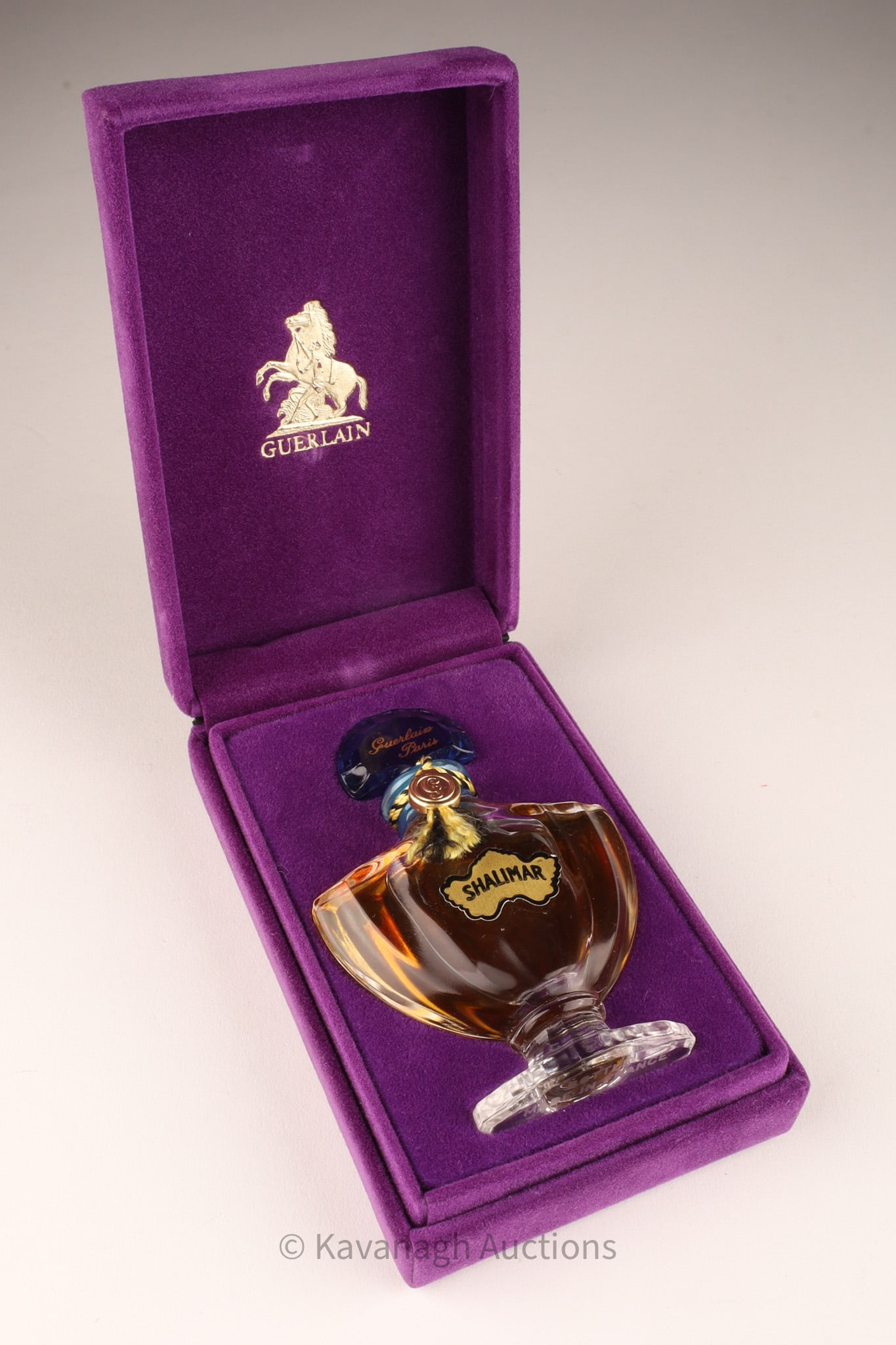 Sealed Guerlain Shalimar Perfume Bottle in Case: Sealed Guerlain Shalimar Perfume Bottle in Purple Velvet Case. Contains 1.5 Fl Oz. Bottle measures 3.25 inches H x 2.25 W. Case measures 4 inches x 2.75 x 1.5 H.
