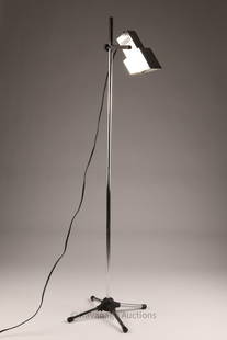 1970s Koch Lowy Style Chrome Spot Light Floor Lamp: 1970s Koch Lowy Style Chrome Adjustable Spot Light Floor Lamp. 52 inches H x 16 W.