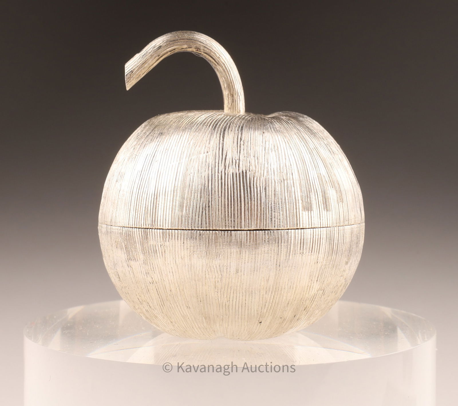 Mexico Sterling Machine Worked Apple Pill Box (1 of 7)