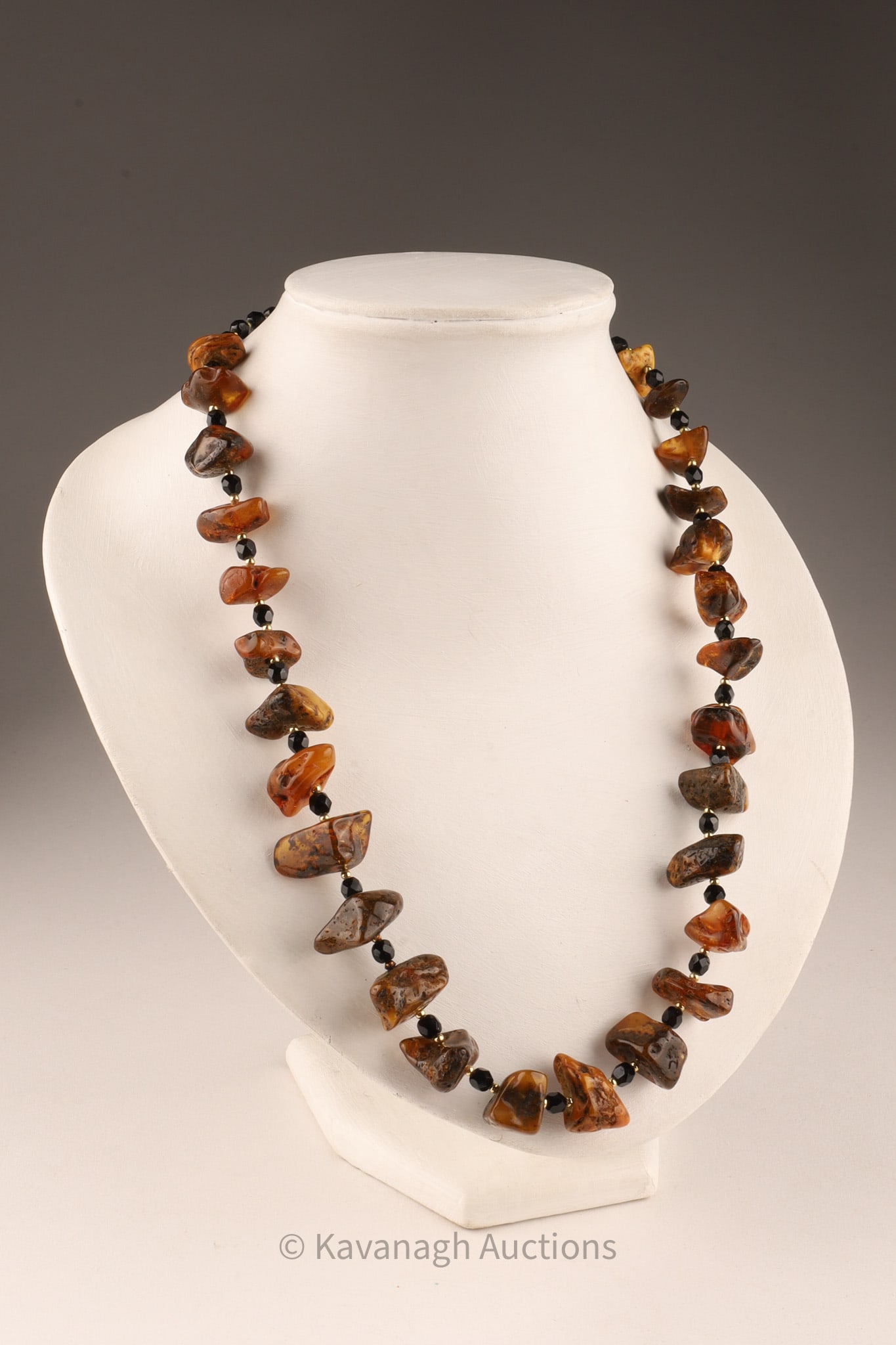 An Amber and Onyx Bead Necklace (1 of 8)
