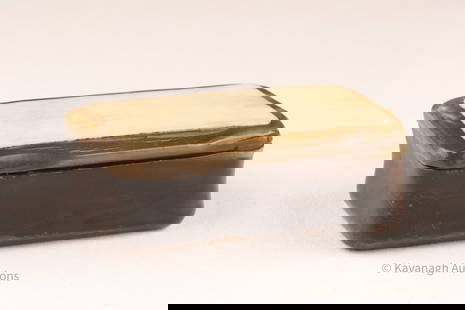 Antique Victorian Horn Snuff Box: Antique Victorian Horn Snuff Box with inlaid top.. THIS ITEM CANNOT BE EXPORTED FROM CANADA2 inches W x 1 deep x 0.75 H.
