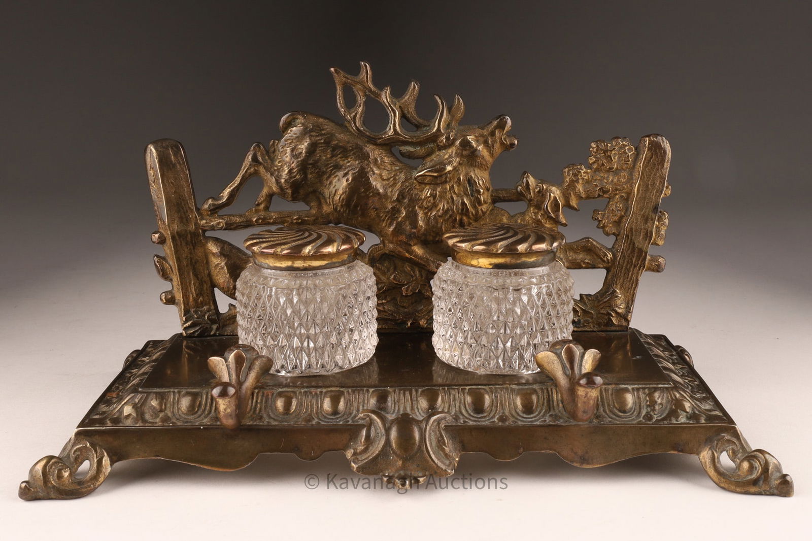 Bradley & Hubbard Stag with Dogs Inkwell and Letter Tray (1 of 10)