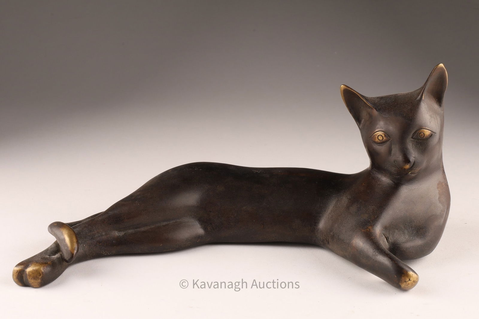 Mid Century Modern Bronze Cat Sculpture Manner Pierre Chenet: Mid Century Modern Bronze Cat Sculpture Manner Pierre Chenet. Unsigned. Measuring 4.5 inches H x 9.5 L x 4.5 W.