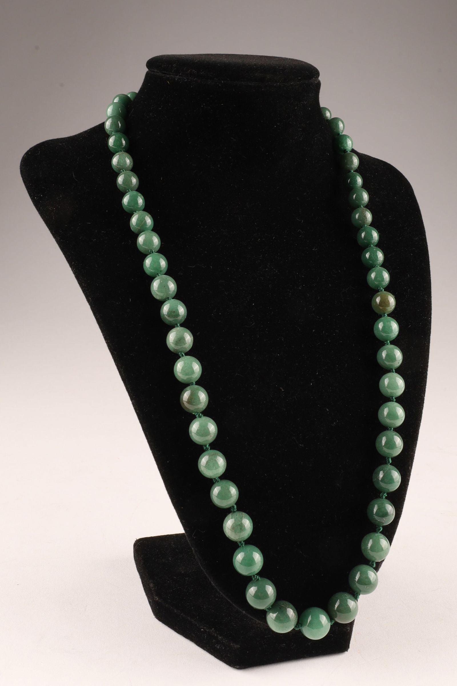 Chinese Green Jade Graduated Beads Necklace (1 of 8)