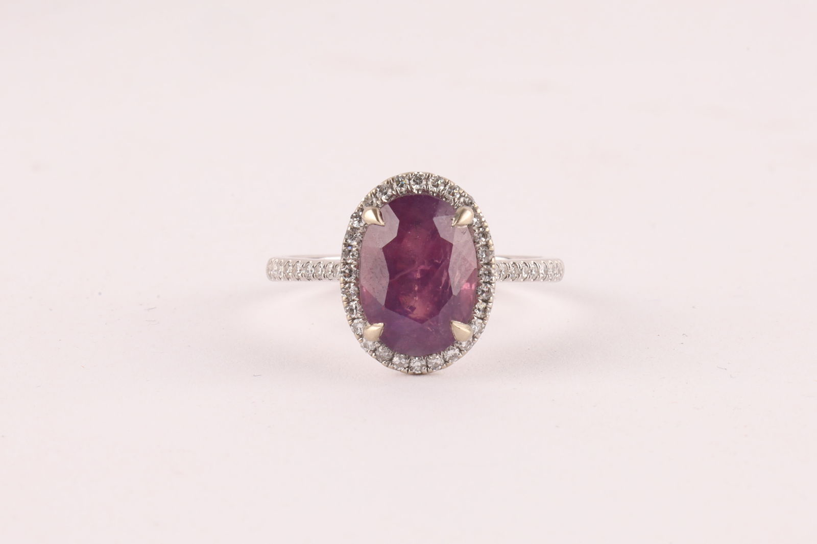 Unheated Kashmir Ruby 4.03ct and diamond 18kt ring, GIA certified (1 of 7)