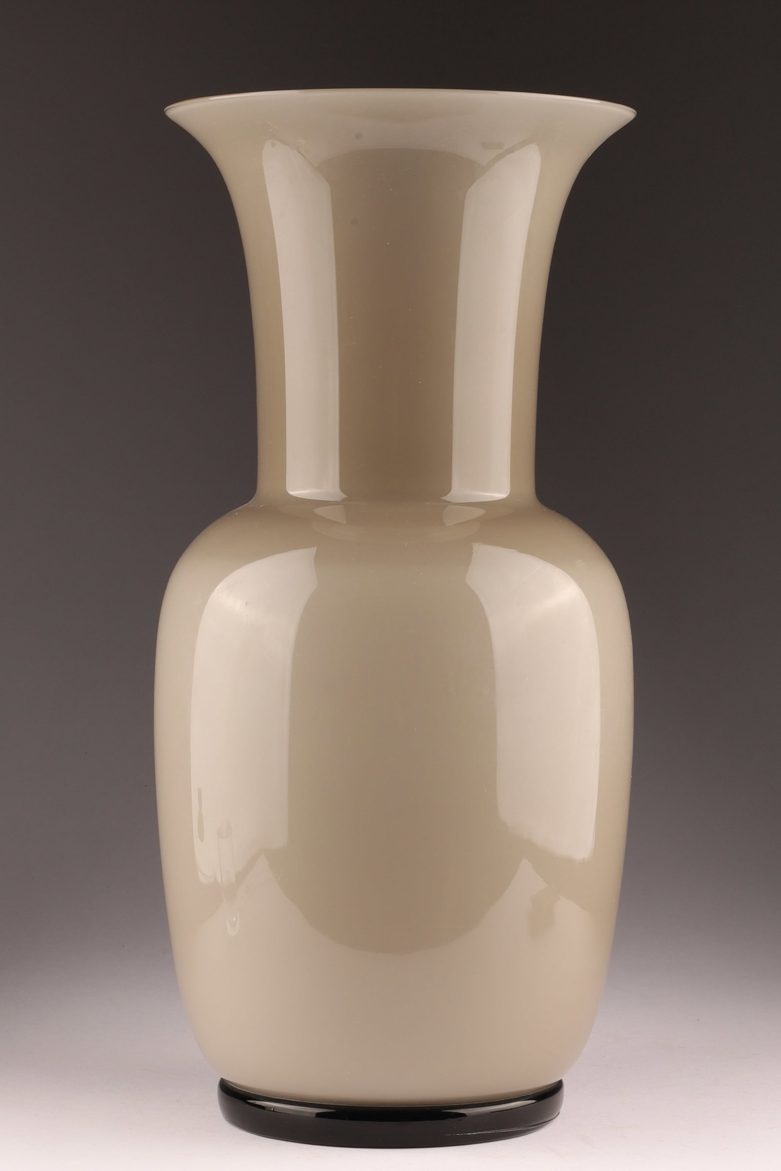 PAOLO VENINI '32 Design' Art Glass Vase, Pale Grey (1 of 5)