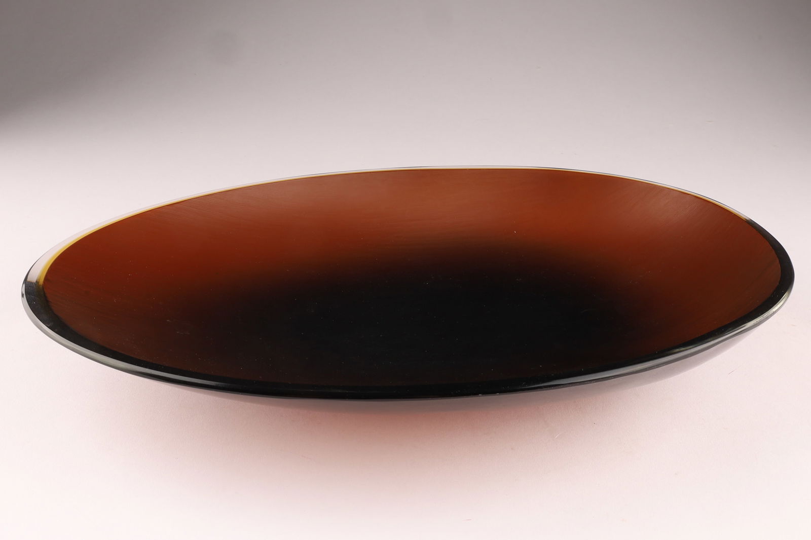 VENINI Murano Inciso Art Glass Charger Plate, Dark Matte: This Venini bowl features the inciso technique, showcasing fine, engraved lines across its surface. 3 line Acid etched signature on base, measuring 11.5 inches W x 8. From the collection of a