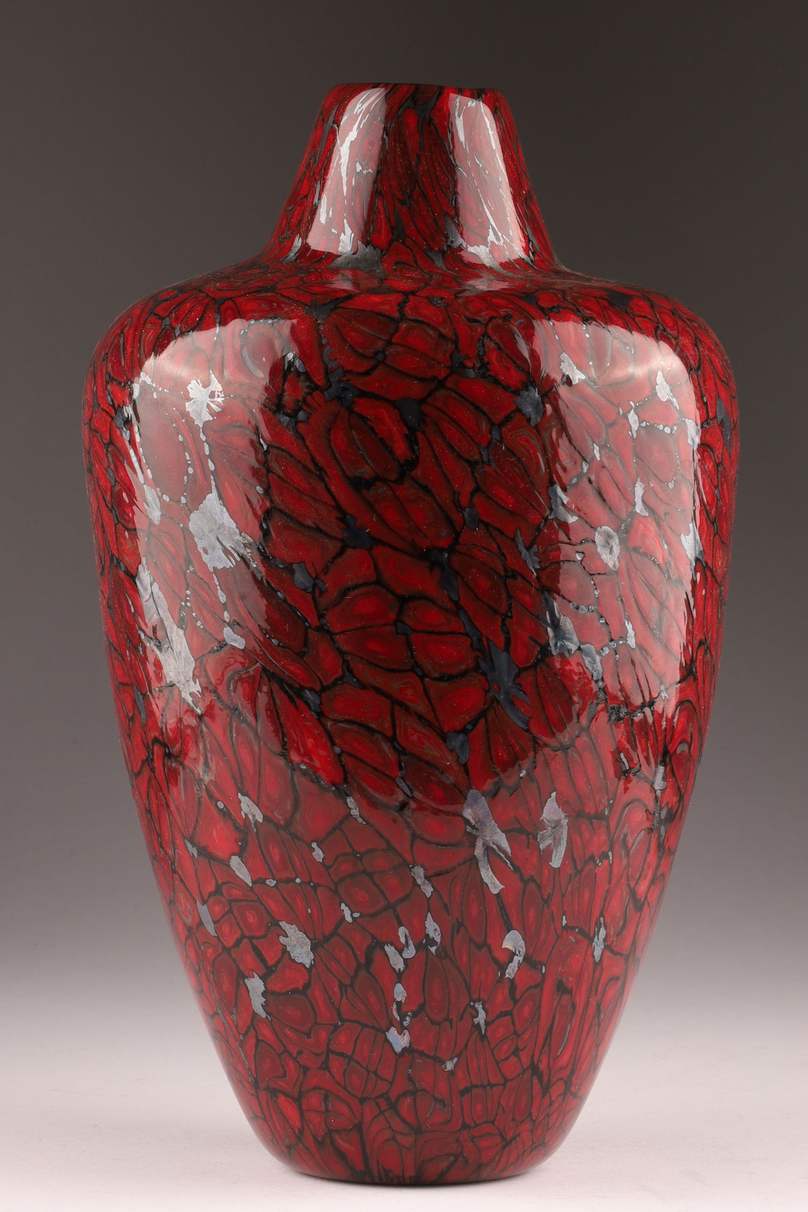 VITTORIO FERRO Murano Fenicio Red and Black Murrines Vase (1 of 6)