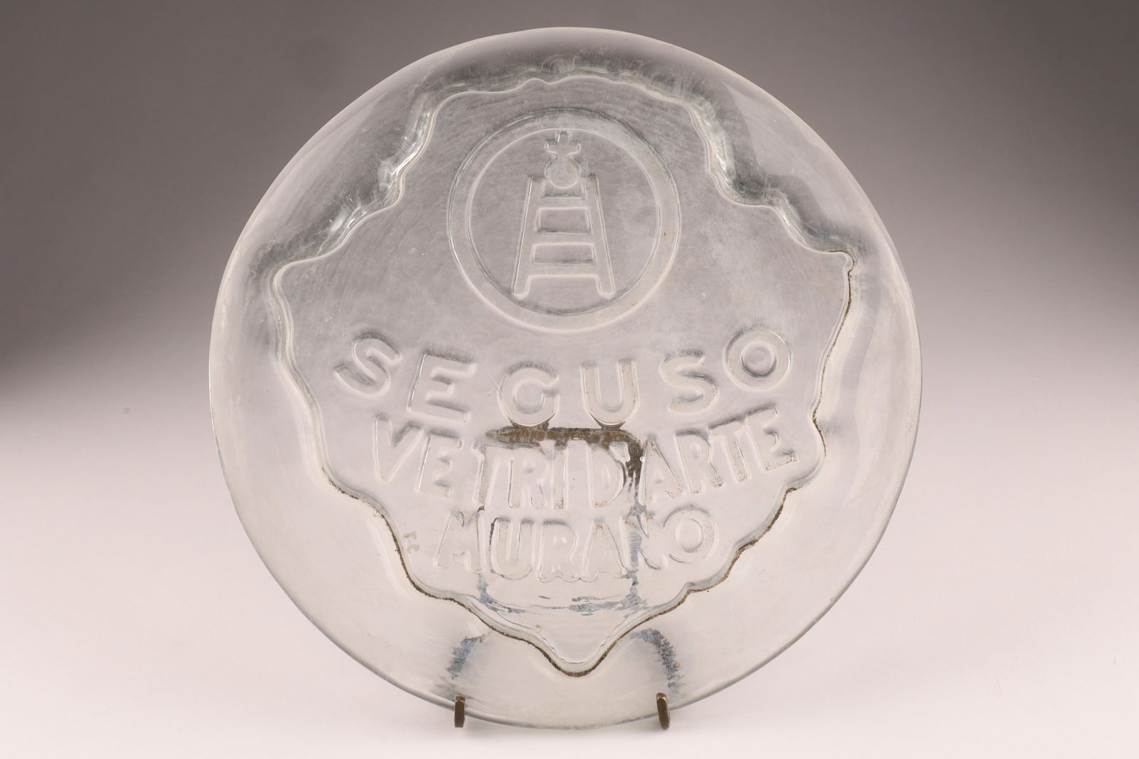 SEGUSO VETRI D’ARTE Murano Glass Trade Sign / Seal: A Seguso Vetri D’Arte trade sign Measuring 8.5 inches diameter. From the collection of a prominent glass collector from Toronto.