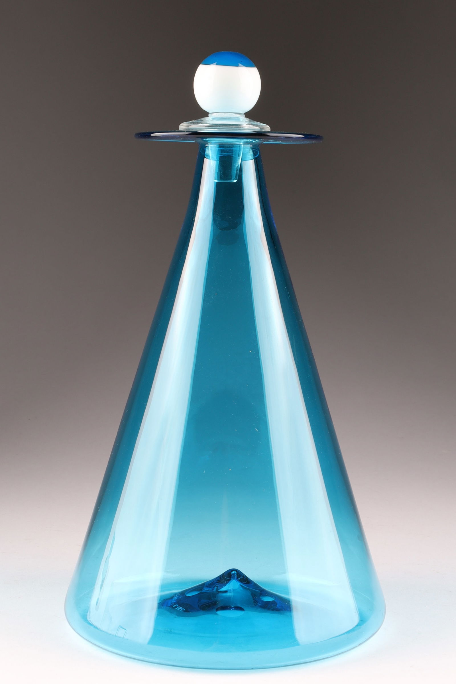 DE MAJO YOICHI OHIRA Murano Conical Art Glass Decanter, Blue: This decanter was designed by Yoichi Ohira for De Majo in the 1980s. Measuring 9.5 inches H x 5 W. From the collection of a prominent glass collector from Toronto.