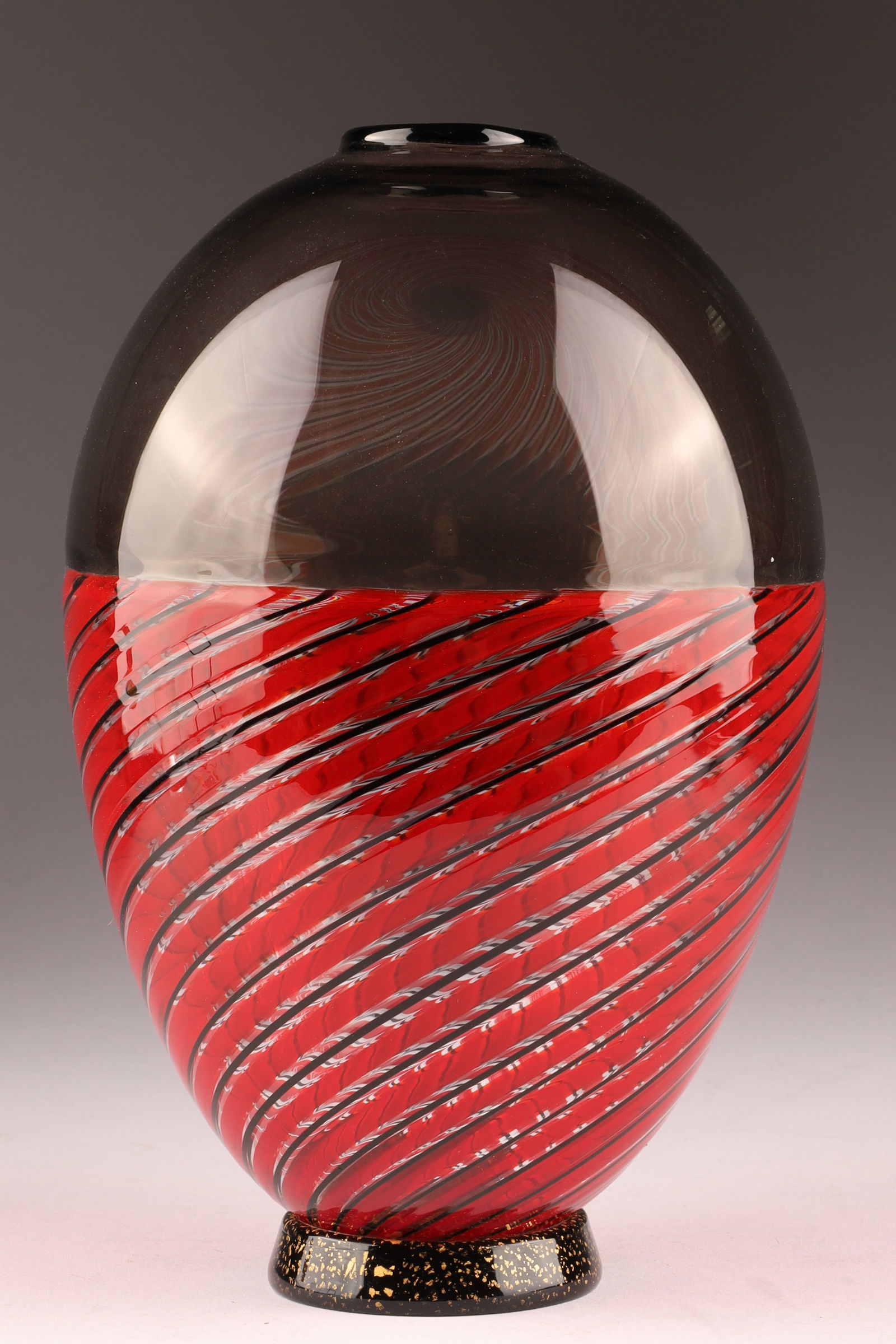 DE MAJO YOICHI OHIRA Murano Incalmo Vase, Red and Grey/Striped: Designed by Yoichi Ohira for De Majo in the 1980s, this vase utilizes the incalmo technique. Signed on underside, Measuring 8 inches H x 4.5 W. From the collection of a prominent glass collector from