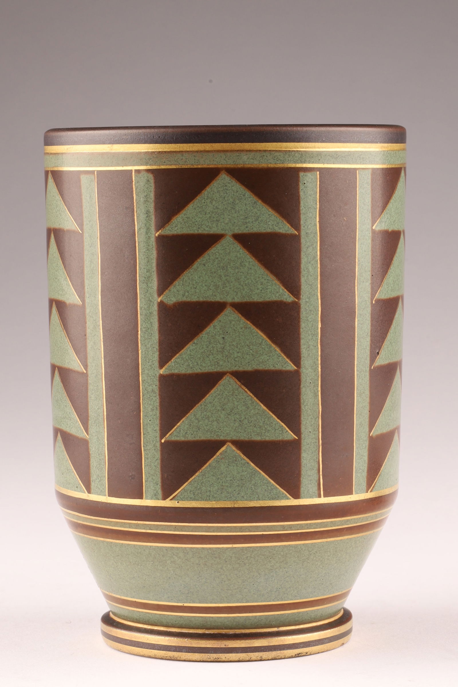 Gunnar Nylund Rorstrand Flambe Stoneware Vase Geometric Triangle Motifs Art Pottery: A striking example of the Flambe stoneware vases, featuring geometric triangle motifs outlined in a contrasting glaze. This piece represents the transition from Art Deco opulence to the clean lines
