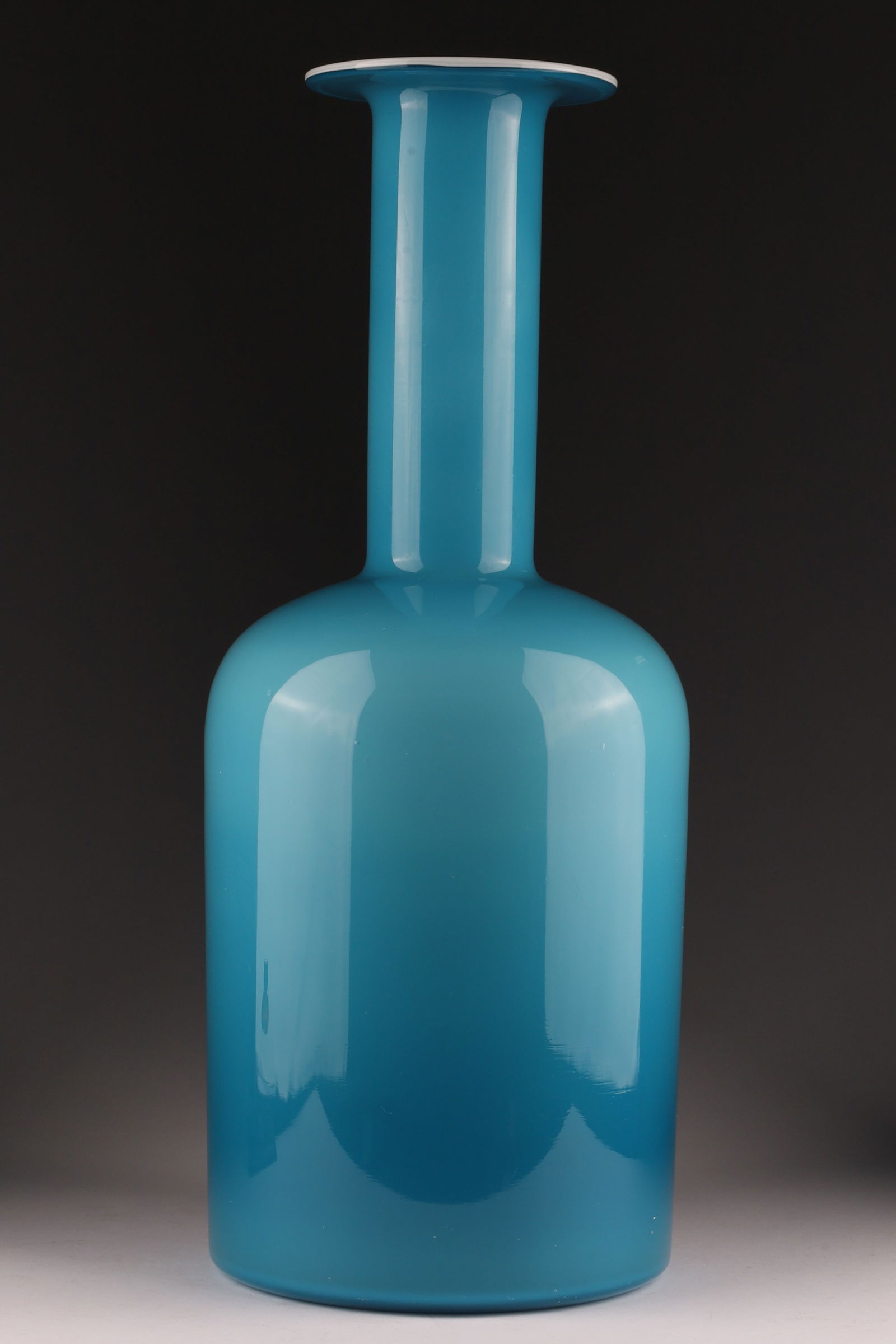 Large Mid Century Blue Cased Glass Gulvase by Otto Brauer for Holmegaard (1 of 5)
