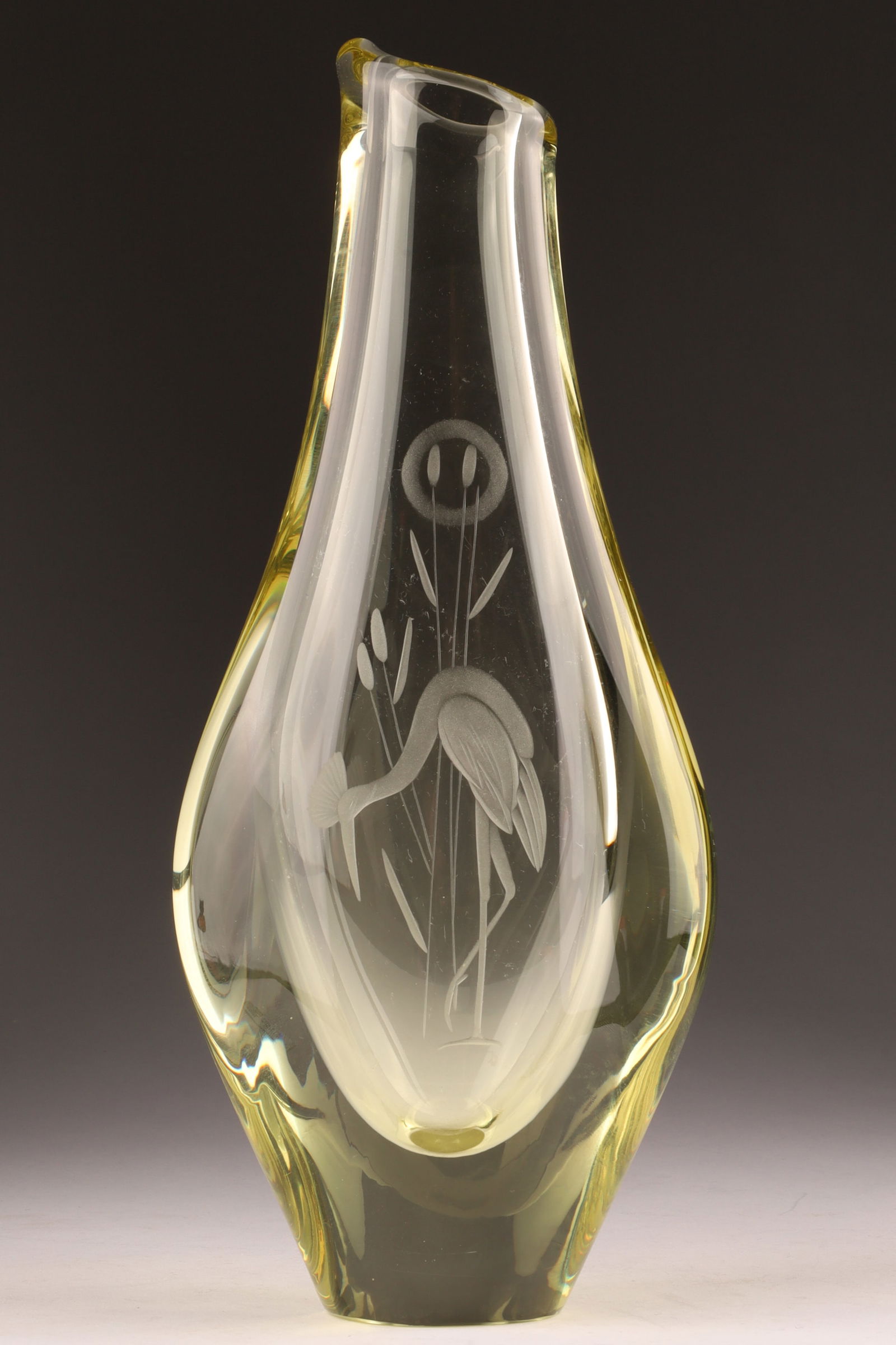 MCM Zelezny Brod Sklo Citrine Glass Intaglio Vase Miloslav Klinger: Mid Century Zelezny Brod Sklo Citrine Glass Intaglio Vase Miloslav Klinger, decorated with carved heron in landscape. Measuring 10 inches H x 4.5 W.