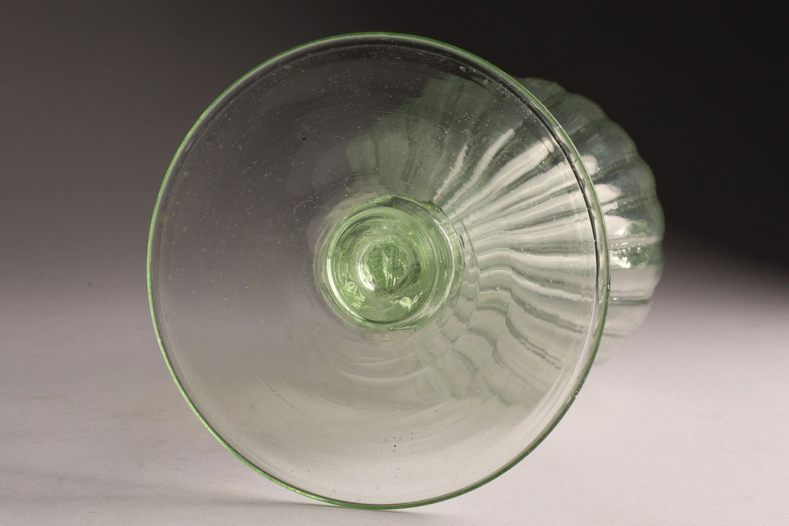 Vittorio Zecchin (1878-1947) for MVM Cappellin Two Handled Soffiato Green Glass Vase Murano Italy - 7