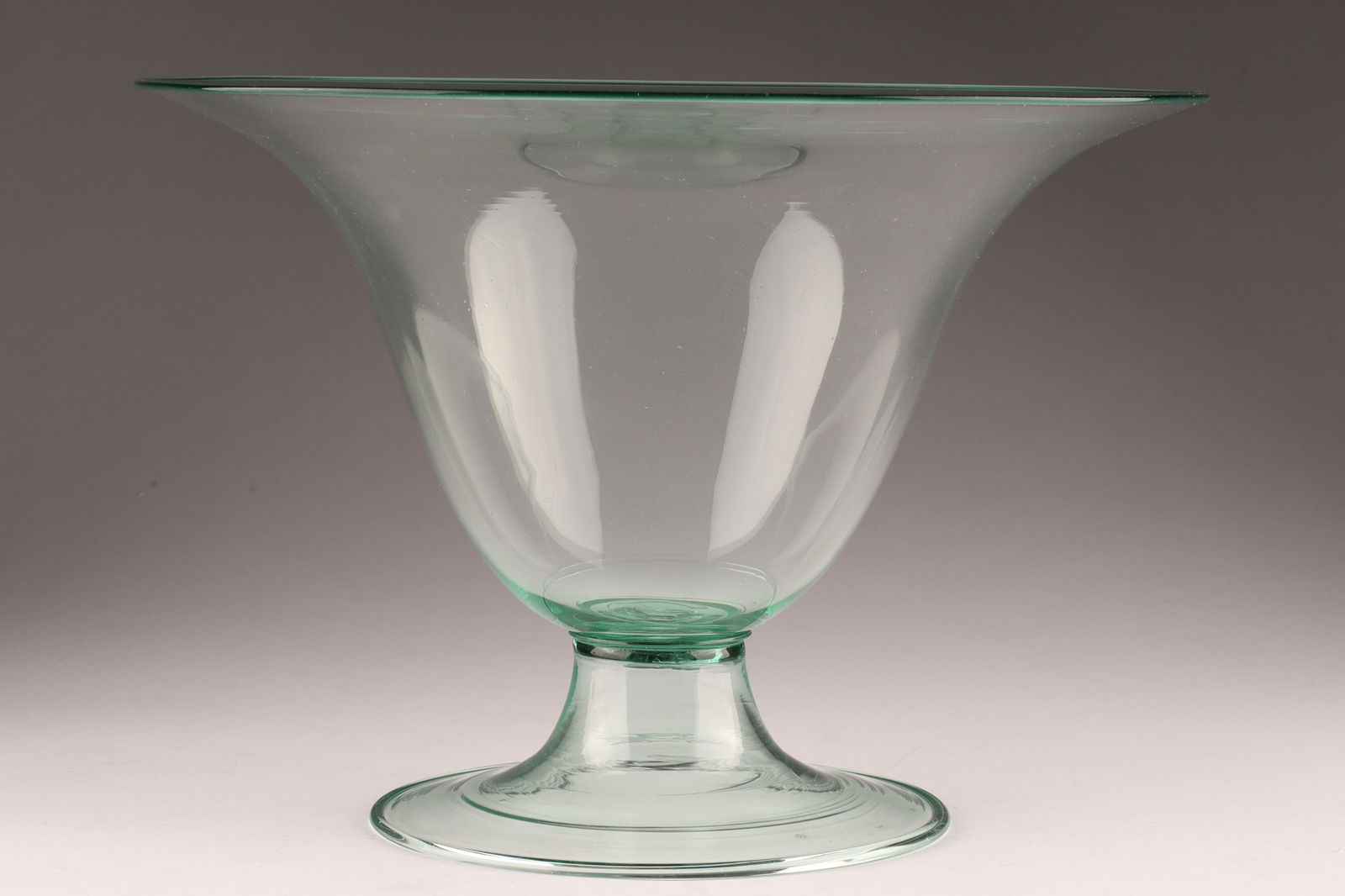 Vittorio Zecchin (1878-1947) Pale Green Soffiato Urn Vase Italy Murano: Vittorio Zecchin (1878-1947) Pale Green Soffiato Urn Vase Italy Murano, unsigned. Measuring 9.25 inches H x 6.5 W.