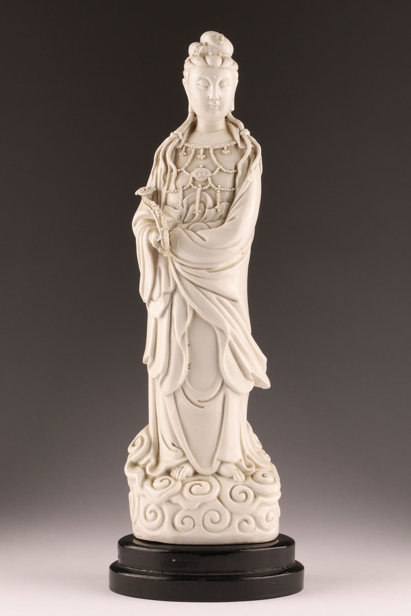 Antique Chinese Blanc de Chine Figure of Guanyin, the Goddess of Mercy (1 of 16)