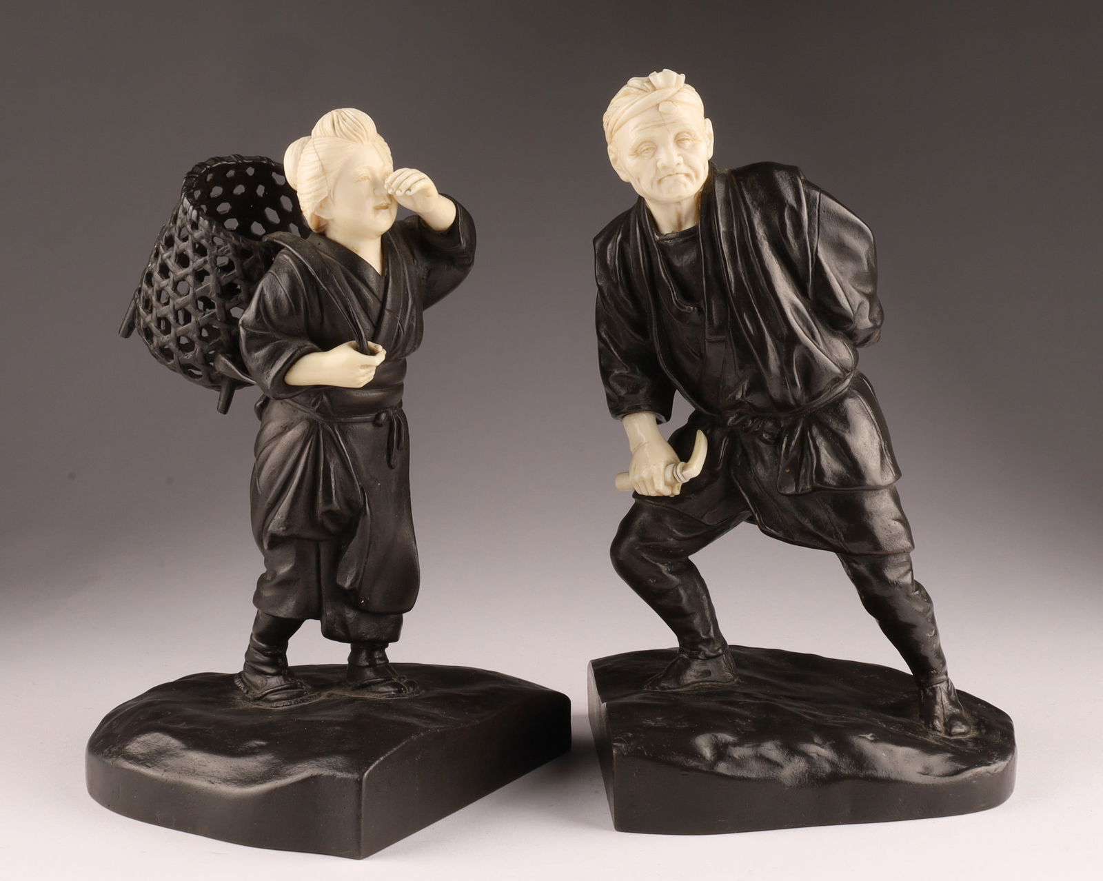 A pair of Bronze Figures Bookends by Udagawa Kazuo, Meiji Period (1 of 16)
