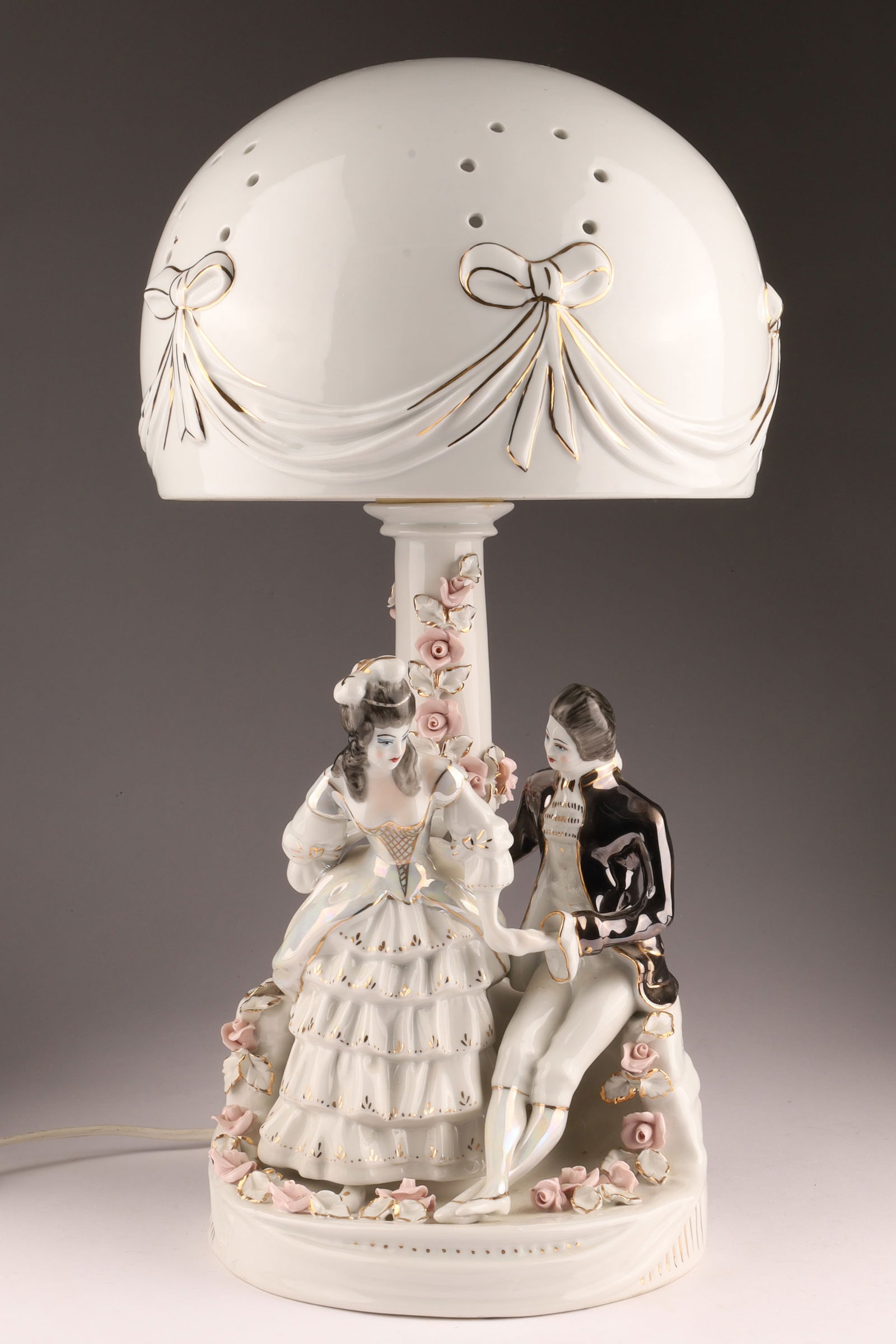 Apulum Romania Figural Porcelain Table Lamp Marked Lucru Manual (1 of 11)