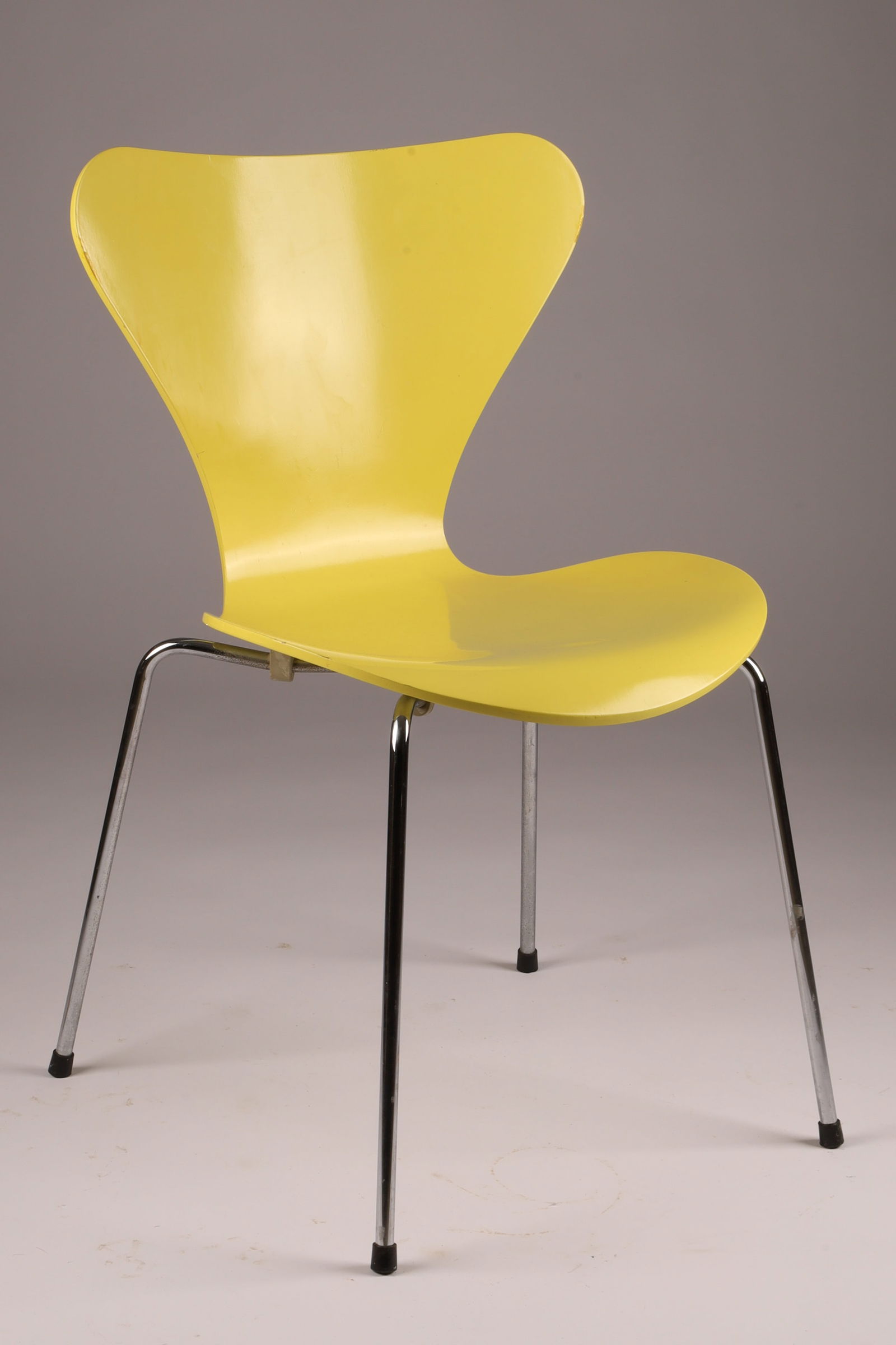 Dining Table Chair Model 3107 in Yellow by Arne Jacobsen for Fritz Hansen (1 of 9)