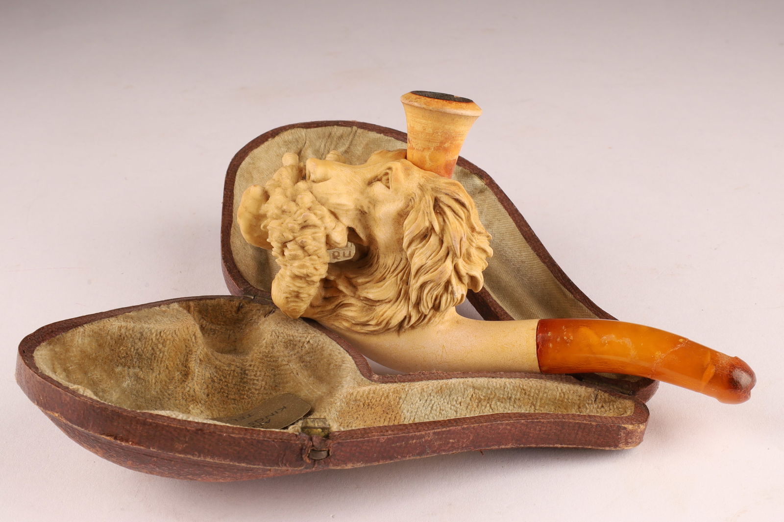 Antique Meerschaum Pipe, Hunting Dog's Head with Prey Motif (1 of 14)