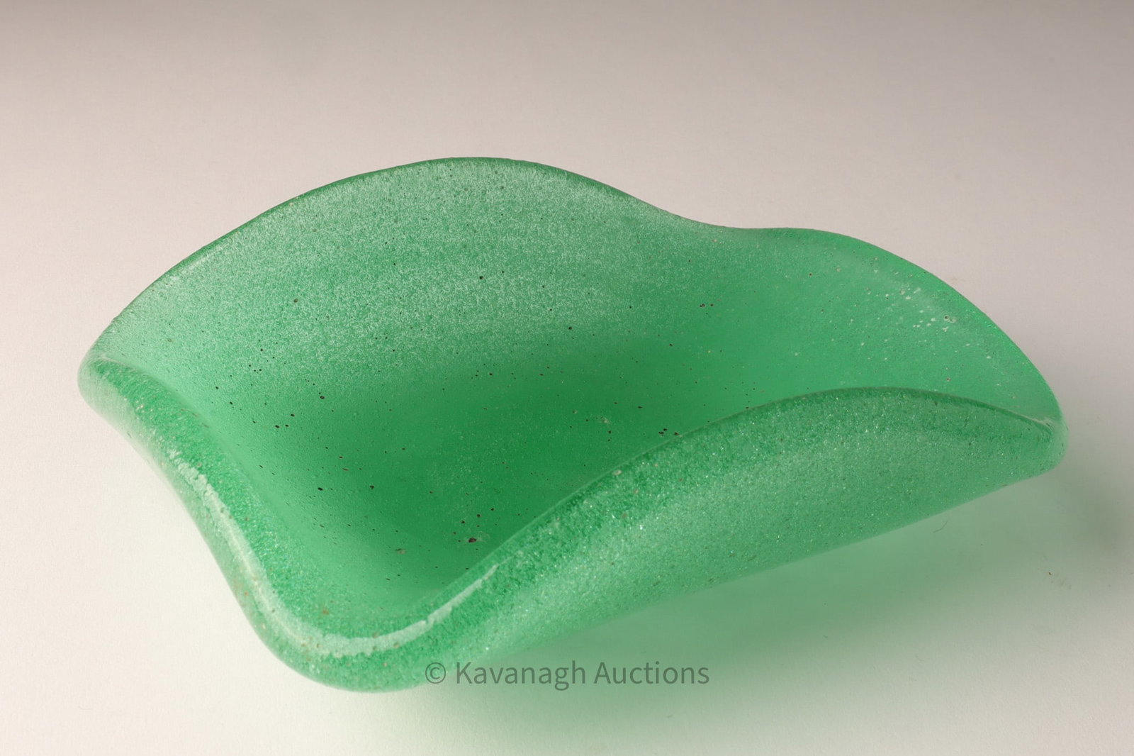 Carlo Scarpa for Venini Murano Jade Green Bullicante Glass Square Vide-Poche, Signed, c. 1930s–40s: A sculptural Murano glass vide-poche executed in jade green glass with dense internal bollicine inclusions, produced by Venini during the period of Carlo Scarpa’s artistic direction, Murano, circa l