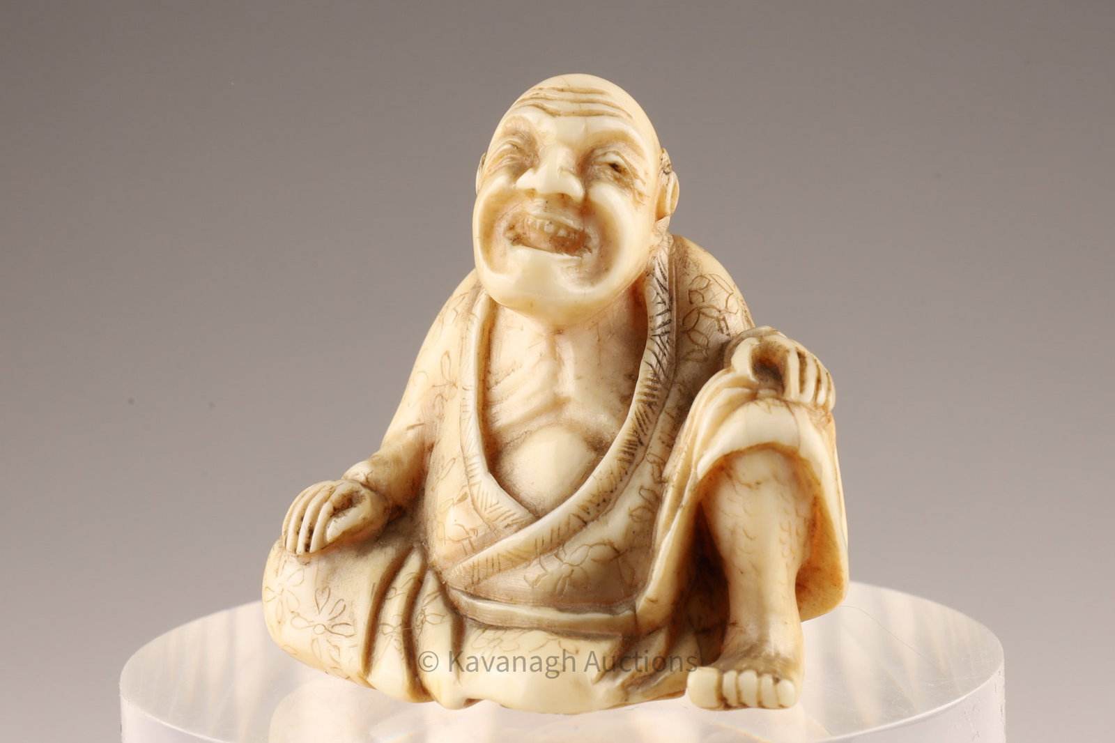 Antique Japanese Netsuke Grinning Seated Man (1 of 7)