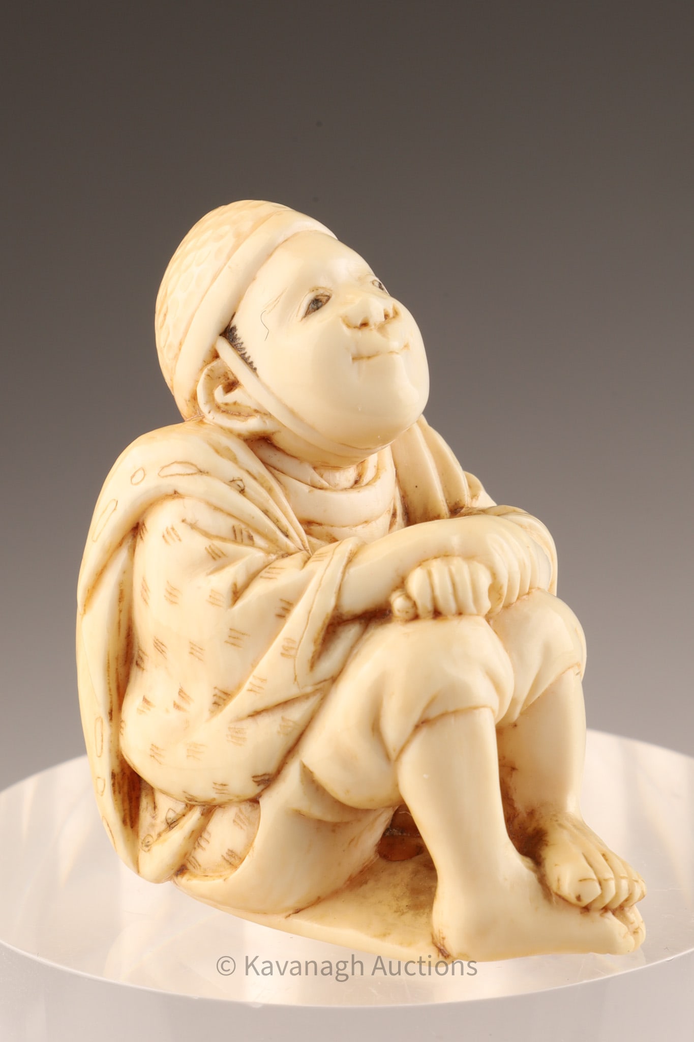 Antique Japanese Netsuke Seated Figure Signed Tomomitsu (1 of 8)