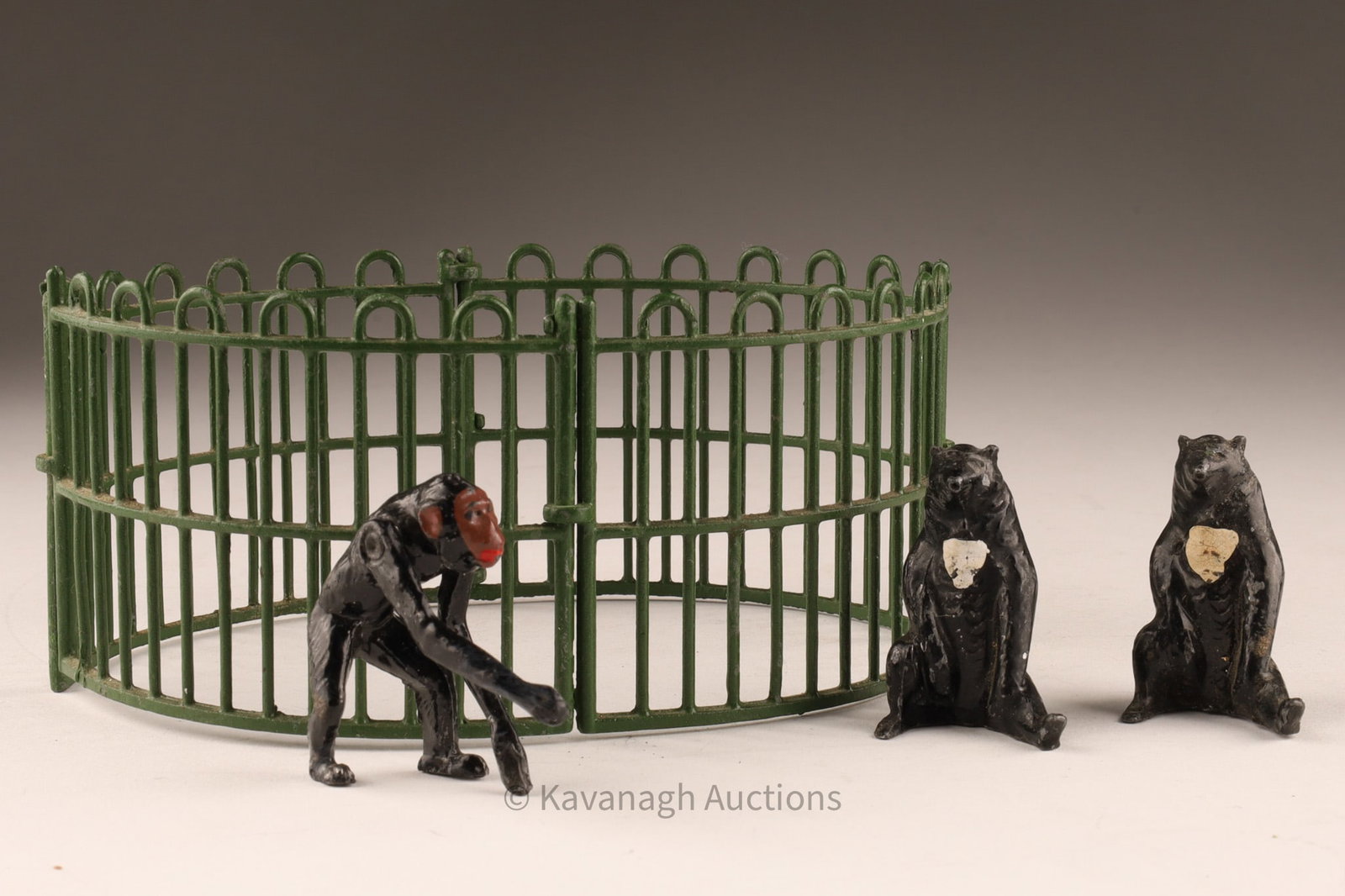 Set of Britains Leaded Toys, Zoo Animals with Green Fence Enclosure (1 of 7)