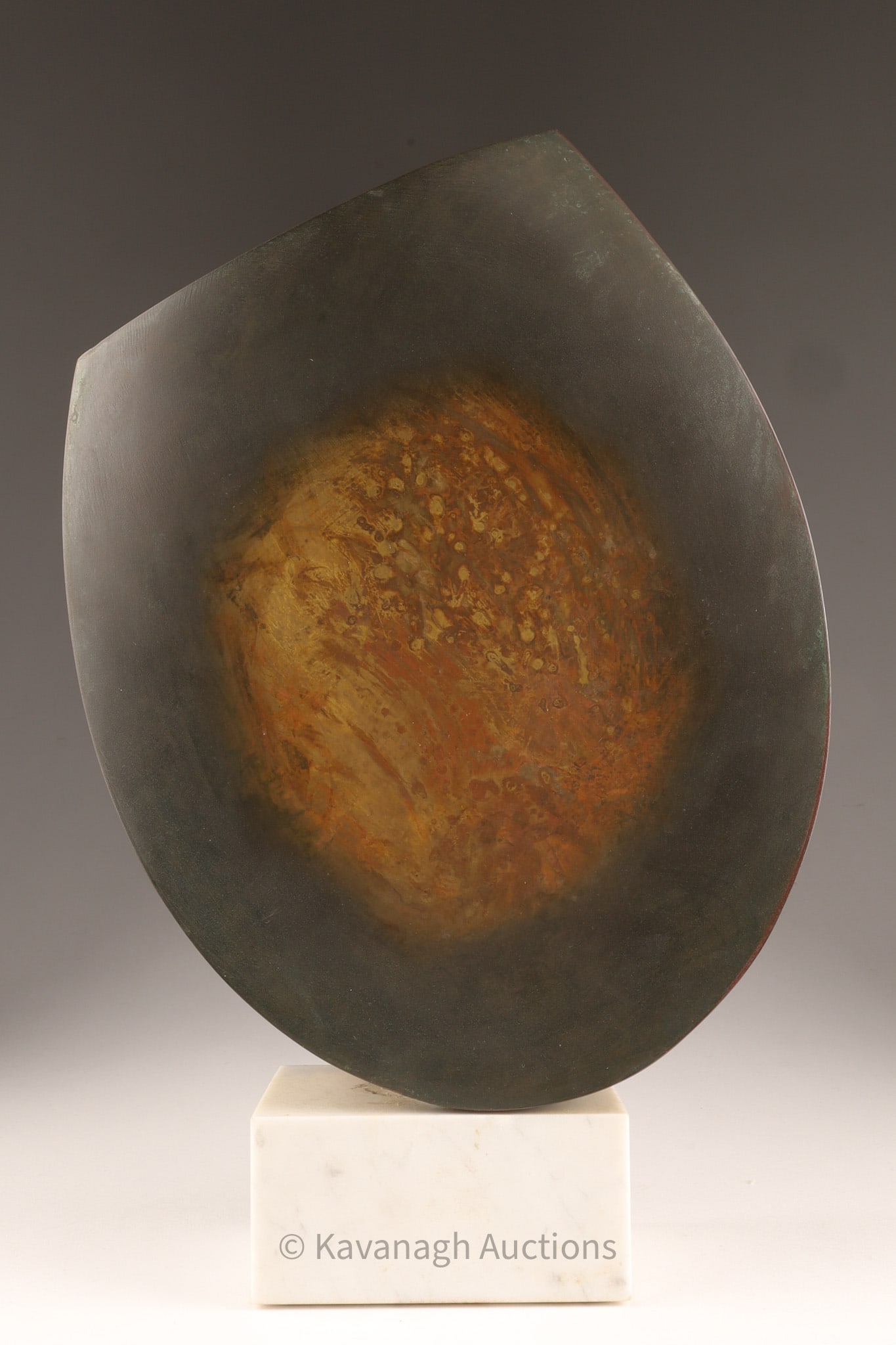 Sasa G. Ulbricht Canadian Bronze Abstract Sculpture on Marble Base, Modernist: A refined Canadian modernist bronze sculpture by Sasa G. Ulbricht, presenting an abstract, organic form mounted on a polished marble base. The composition takes on a softly curved, asymmetrical silhou
